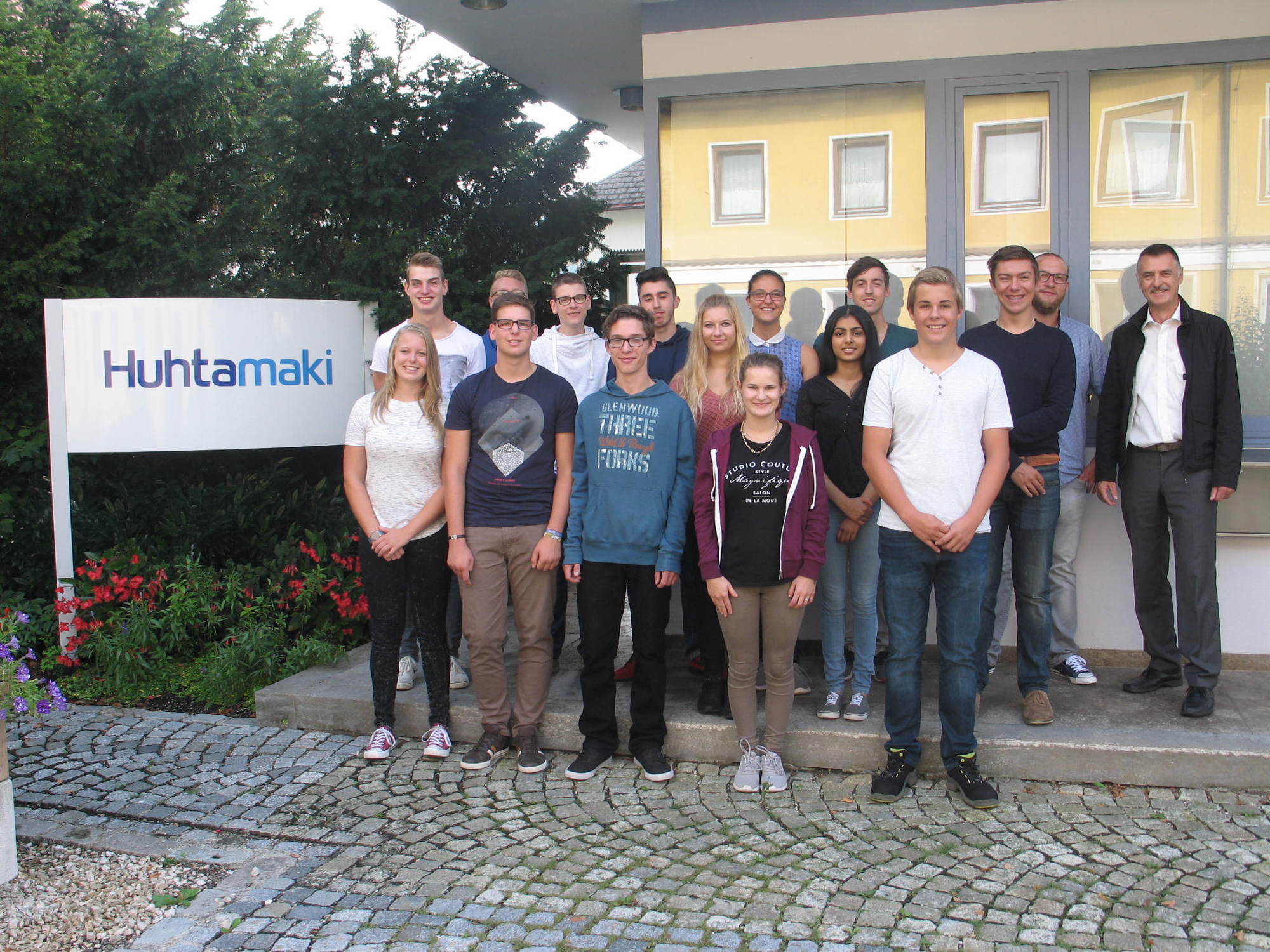 15 junge Menschen starten bei Huhtamaki in die Ausbildung. Foto: Huhtamaki