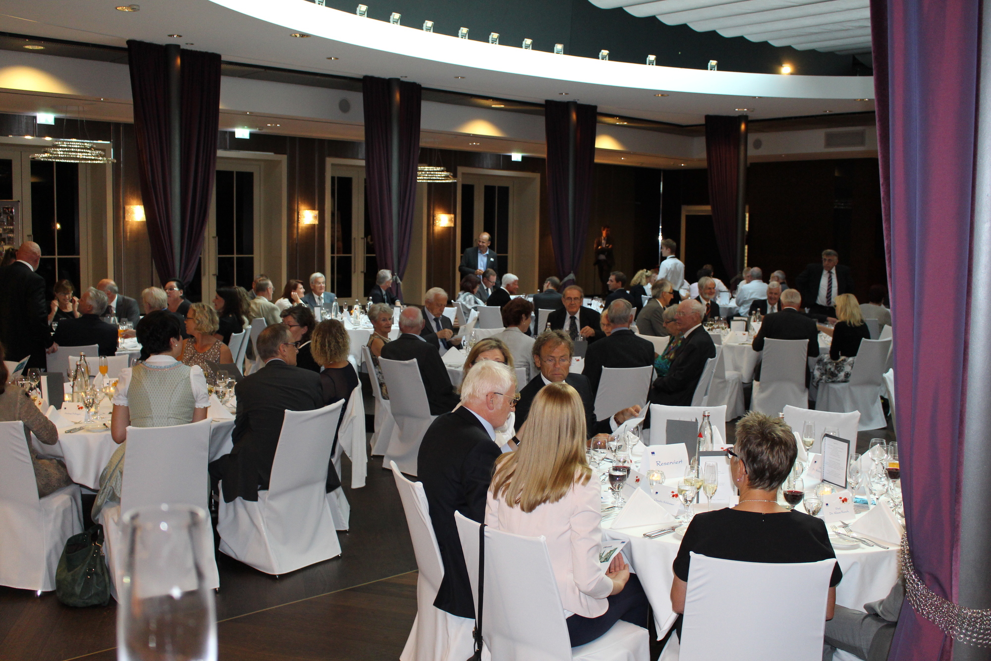 Das 90-jährige Jubiläum der VWA Schwaben wurde im Steigenberger Hotel Drei Mohren gefeiert. Foto: B4B WIRTSCHAFTSLEBEN SCHWABEN