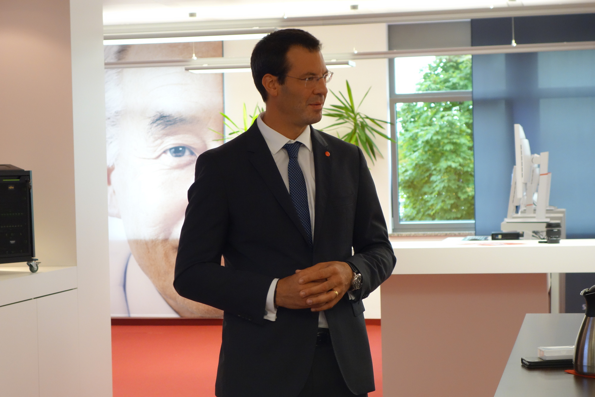 Am 15. September 2016 besuchte Staatsminister Herrmann den Fujitsu-Standort Augsburg. Foto: B4B WIRTSCHAFTSLEBEN SCHWABEN