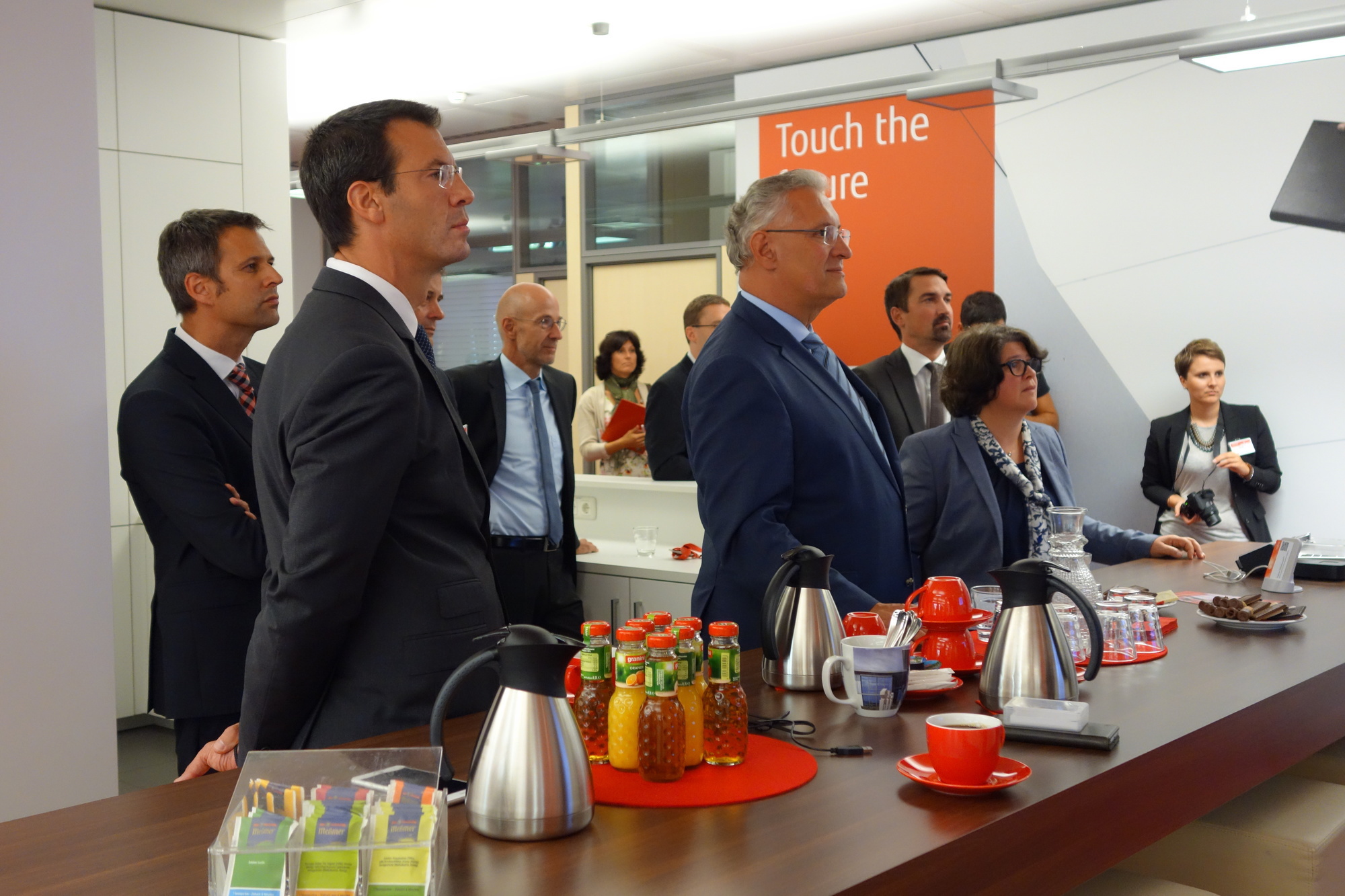 Am 15. September 2016 besuchte Staatsminister Herrmann den Fujitsu-Standort Augsburg. Foto: B4B WIRTSCHAFTSLEBEN SCHWABEN