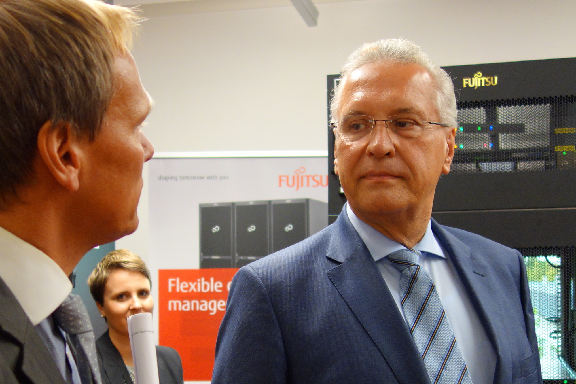 Am 15. September 2016 besuchte Staatsminister Herrmann den Fujitsu-Standort Augsburg. Foto: B4B WIRTSCHAFTSLEBEN SCHWABEN