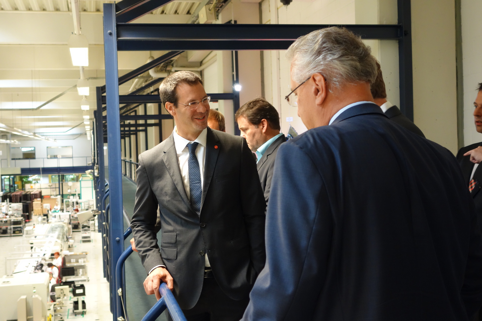 Am 15. September 2016 besuchte Staatsminister Herrmann den Fujitsu-Standort Augsburg. Foto: B4B WIRTSCHAFTSLEBEN SCHWABEN