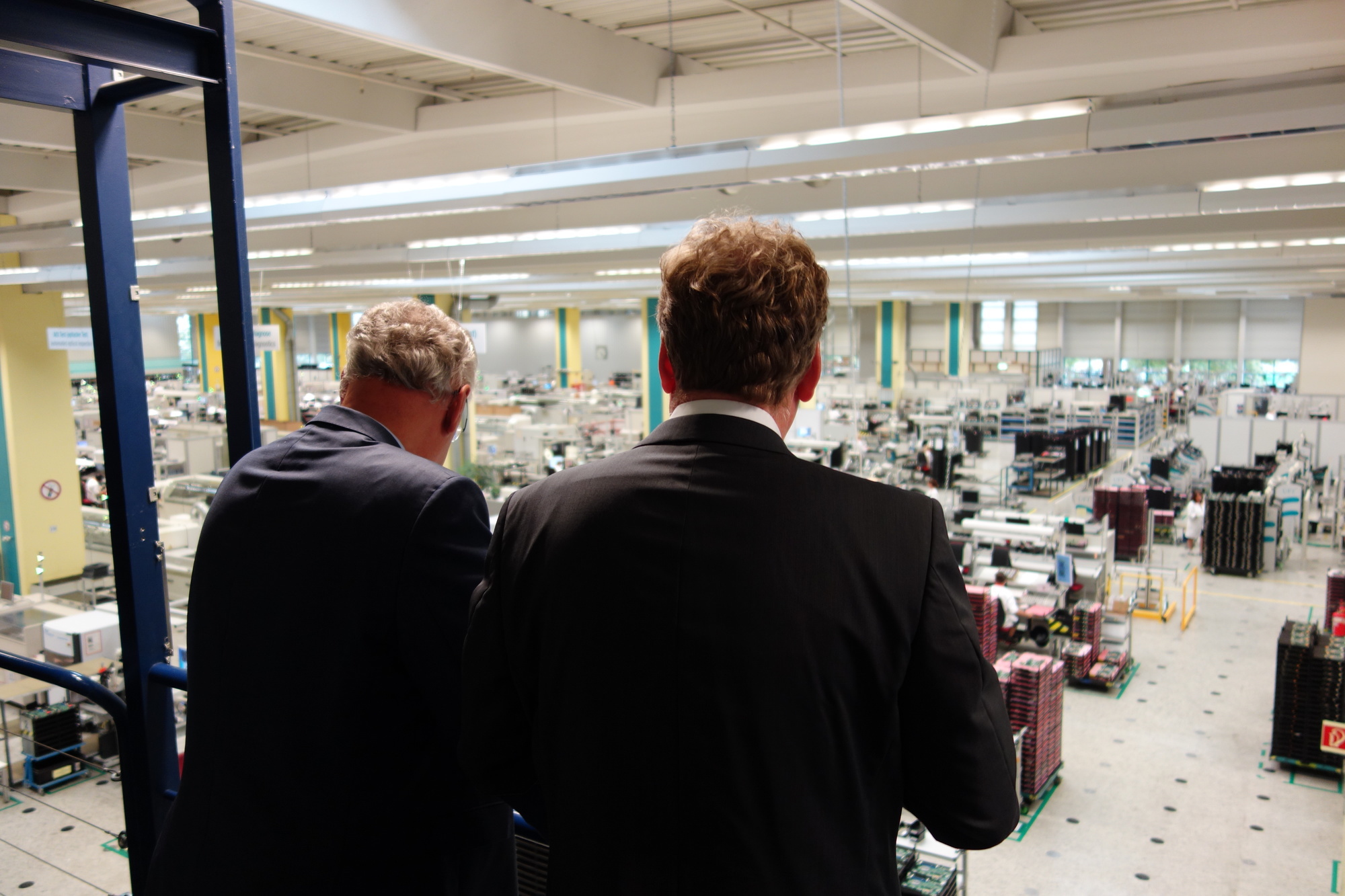 Am 15. September 2016 besuchte Staatsminister Herrmann den Fujitsu-Standort Augsburg. Foto: B4B WIRTSCHAFTSLEBEN SCHWABEN