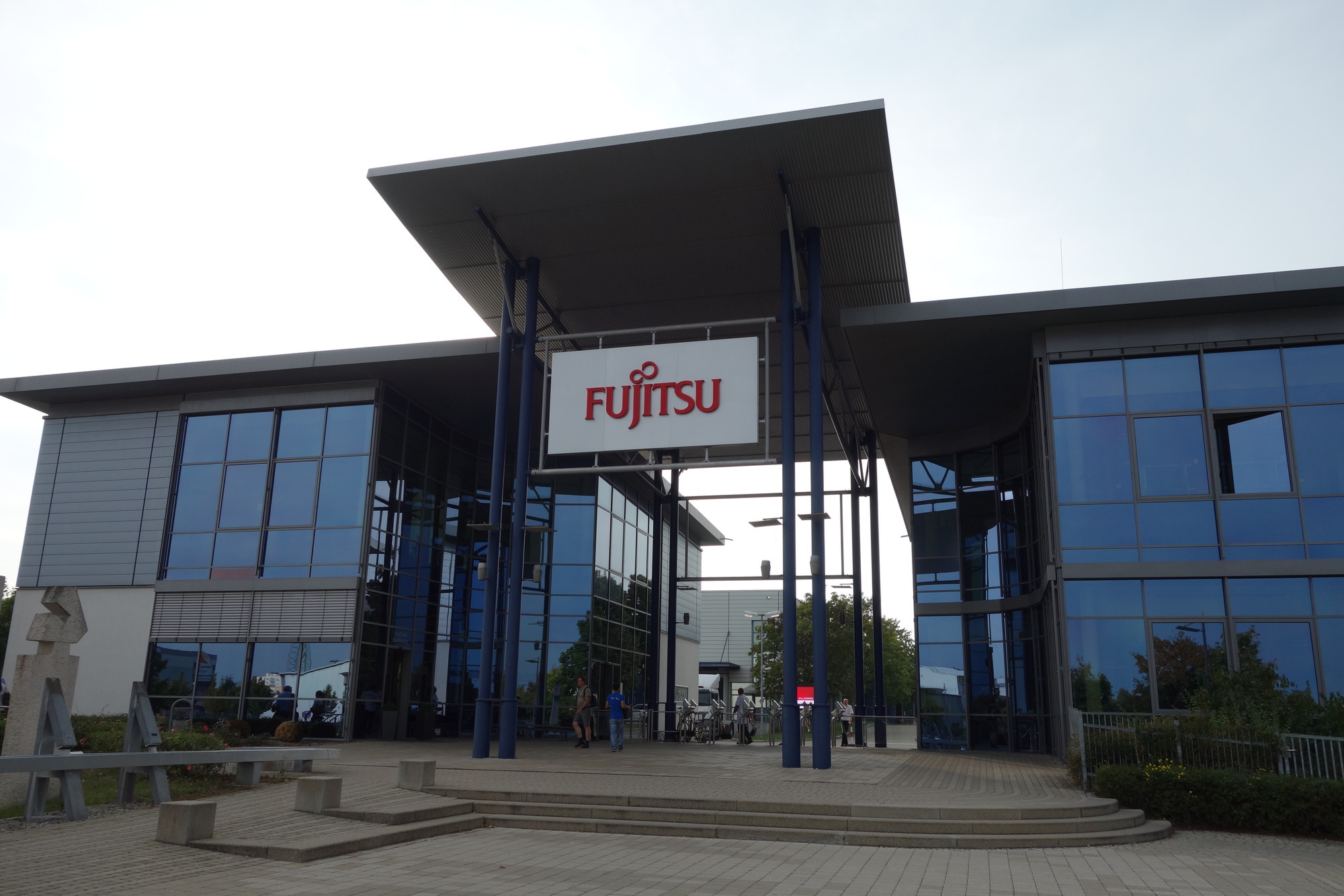 Am 15. September 2016 besuchte Staatsminister Herrmann den Fujitsu-Standort Augsburg. Foto: B4B WIRTSCHAFTSLEBEN SCHWABEN