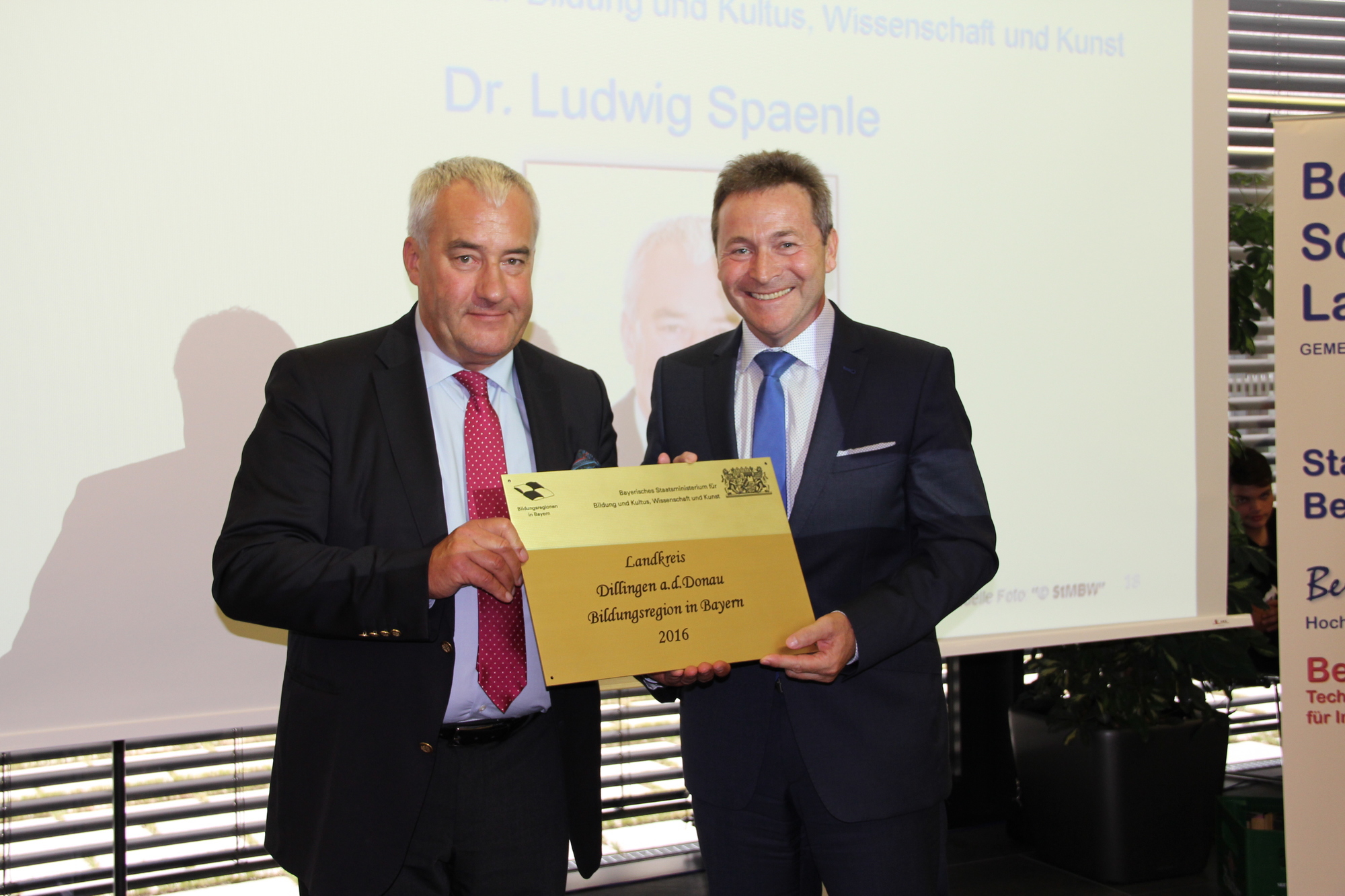 Bildungsminister Dr. Ludwig Spaenle mit Landrat Leo Schrell. Foto: Landratsamt Dillingen a.d.Donau