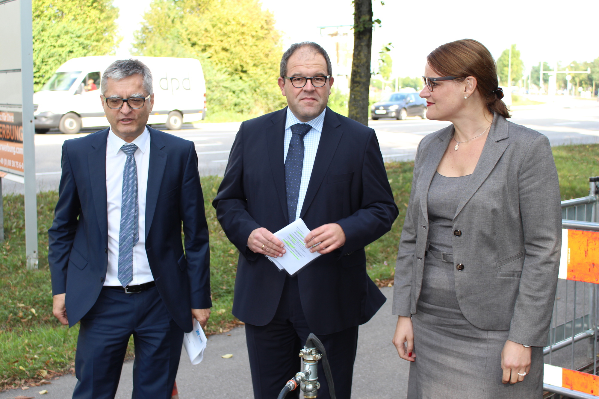 Der Spatenstich für das neue Glasfasernetz von M-net und den swa in Lechhausen. Foto: B4B WIRTSCHAFTSLEBEN SCHWABEN