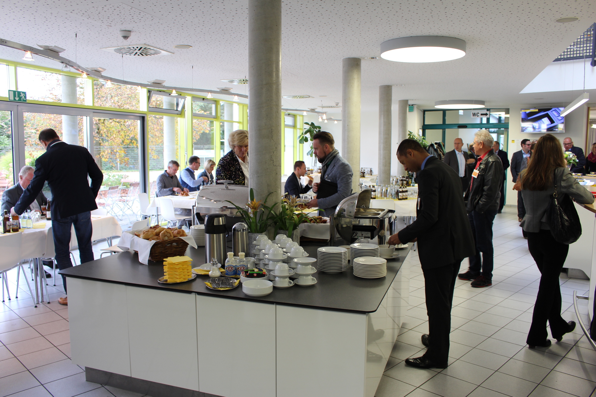 Das 9. vmm Mittelstandsfrühstück fand im ADAC Fahrsicherheitszentrum statt. Foto: B4B WIRTSCHAFTSLEBEN SCHWABEN