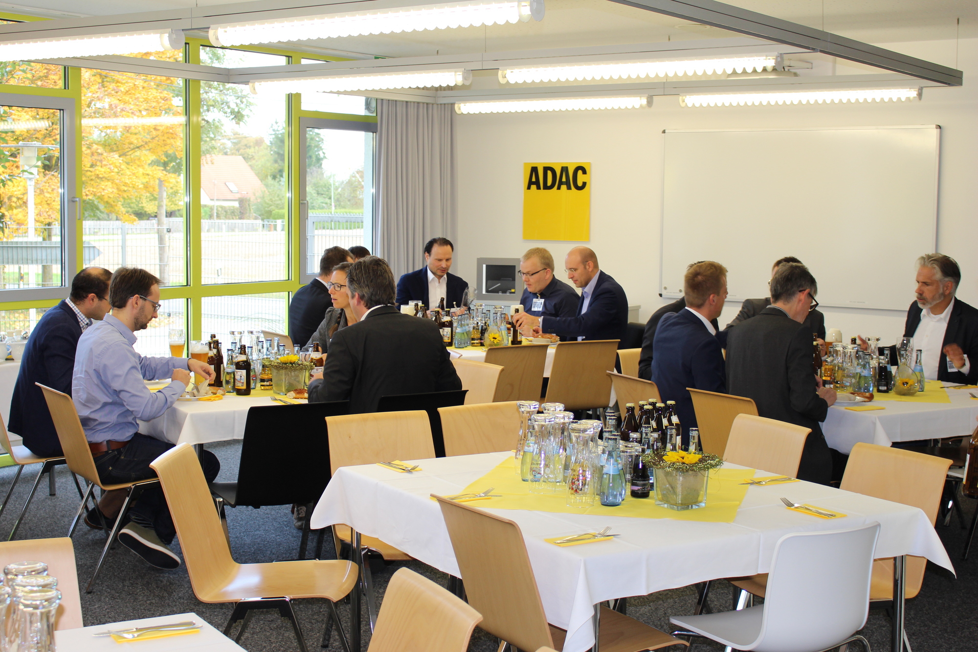 Das 9. vmm Mittelstandsfrühstück fand im ADAC Fahrsicherheitszentrum statt. Foto: B4B WIRTSCHAFTSLEBEN SCHWABEN