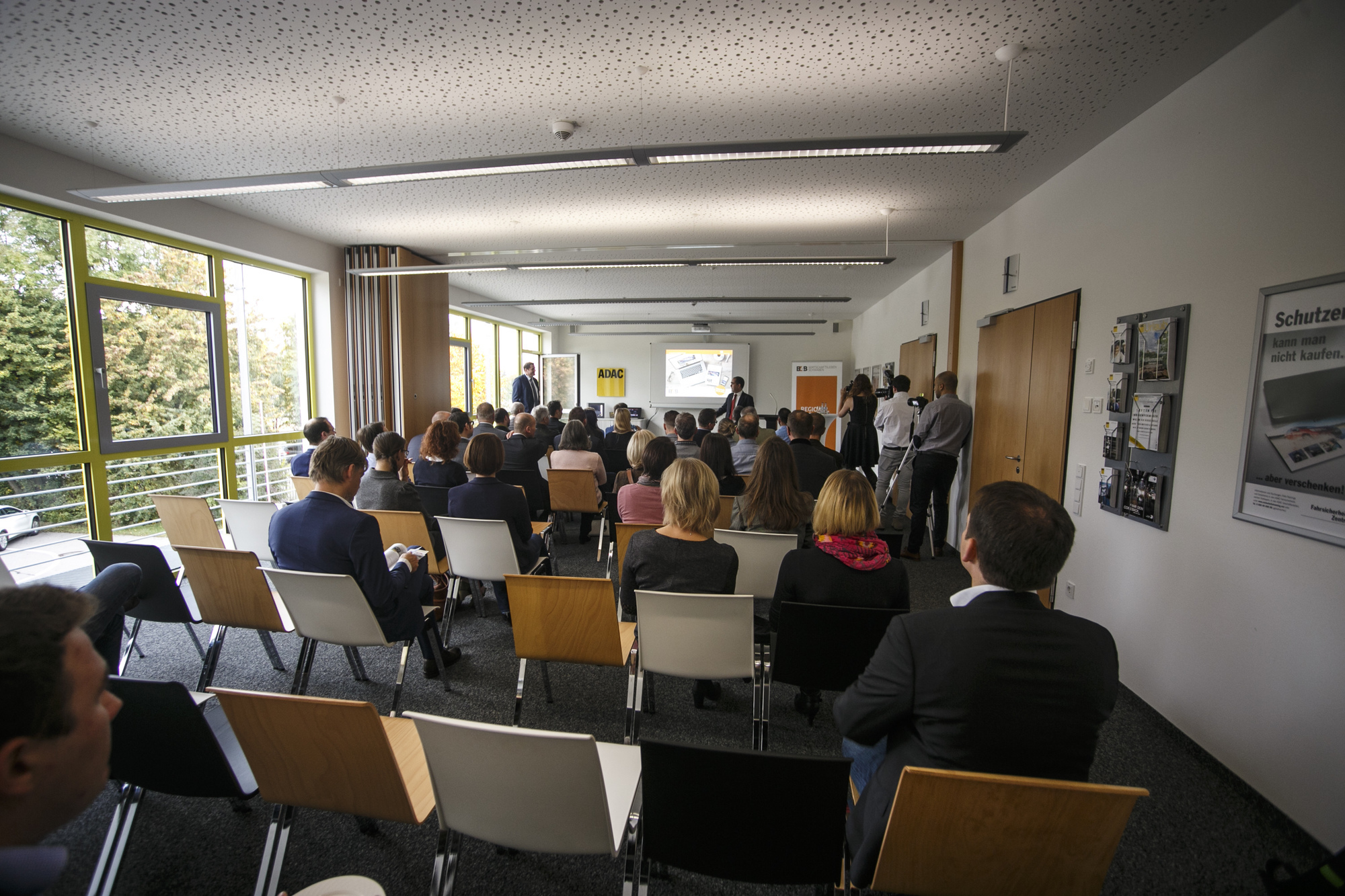 Das 9. vmm Mittelstandsfrühstück fand im ADAC Fahrsicherheitszentrum statt. Foto: B4B WIRTSCHAFTSLEBEN SCHWABEN