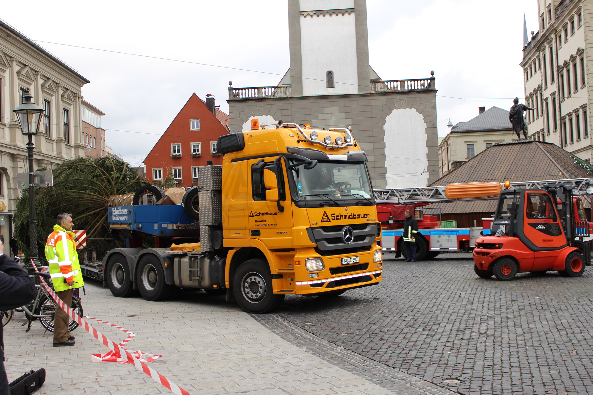 Der Christbaum 2016 in Augsburg. Foto: B4B WIRTSCHAFTSLEBEN SCHWABEN