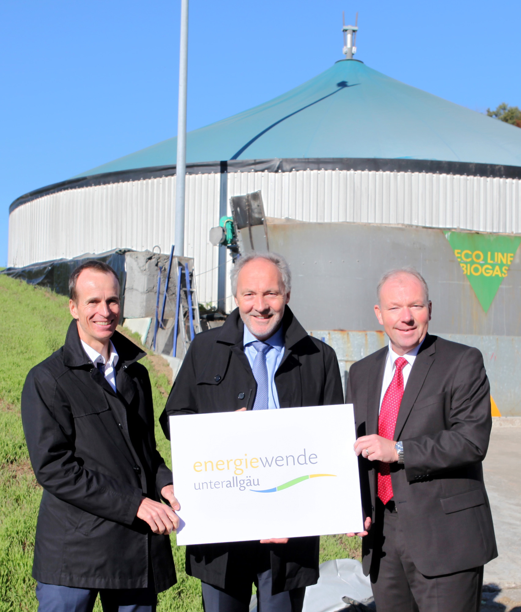 Martin Sambale, Landrat Hans-Joachim Weirather und Norbert Schürmann. Foto: Sylvia Rustler/Landratsamt Unterallgäu