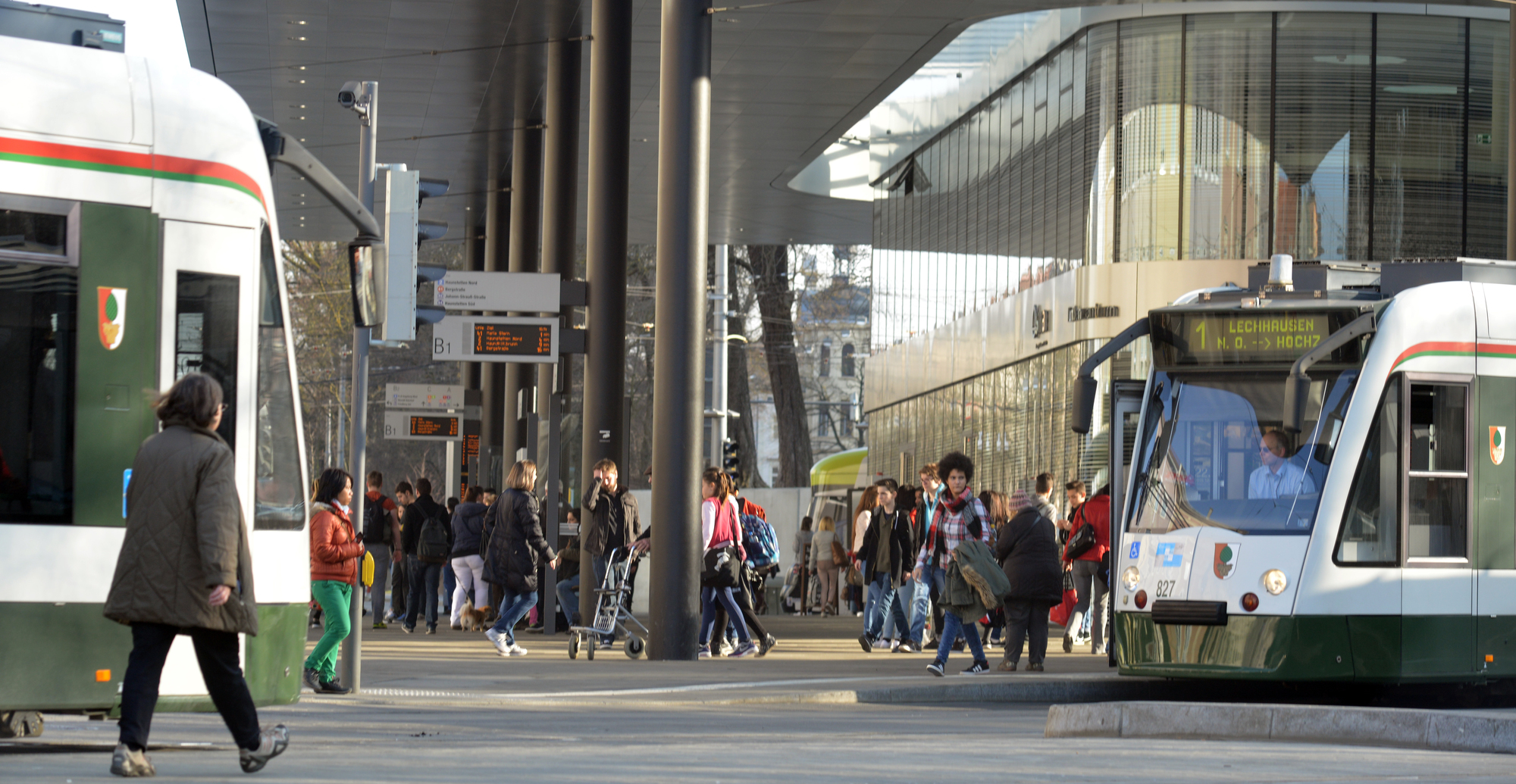 Die swa verzeichnen mehr Fahrgäste in Bussen und Straßenbahnen. Foto: swa / Thomas Hosemann