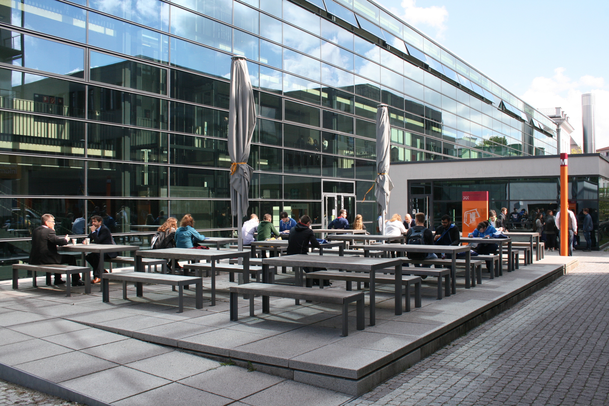 Innenhof der Hochschule Augsburg. Foto: B4B WIRTSCHAFTSLEBEN SCHWABEN