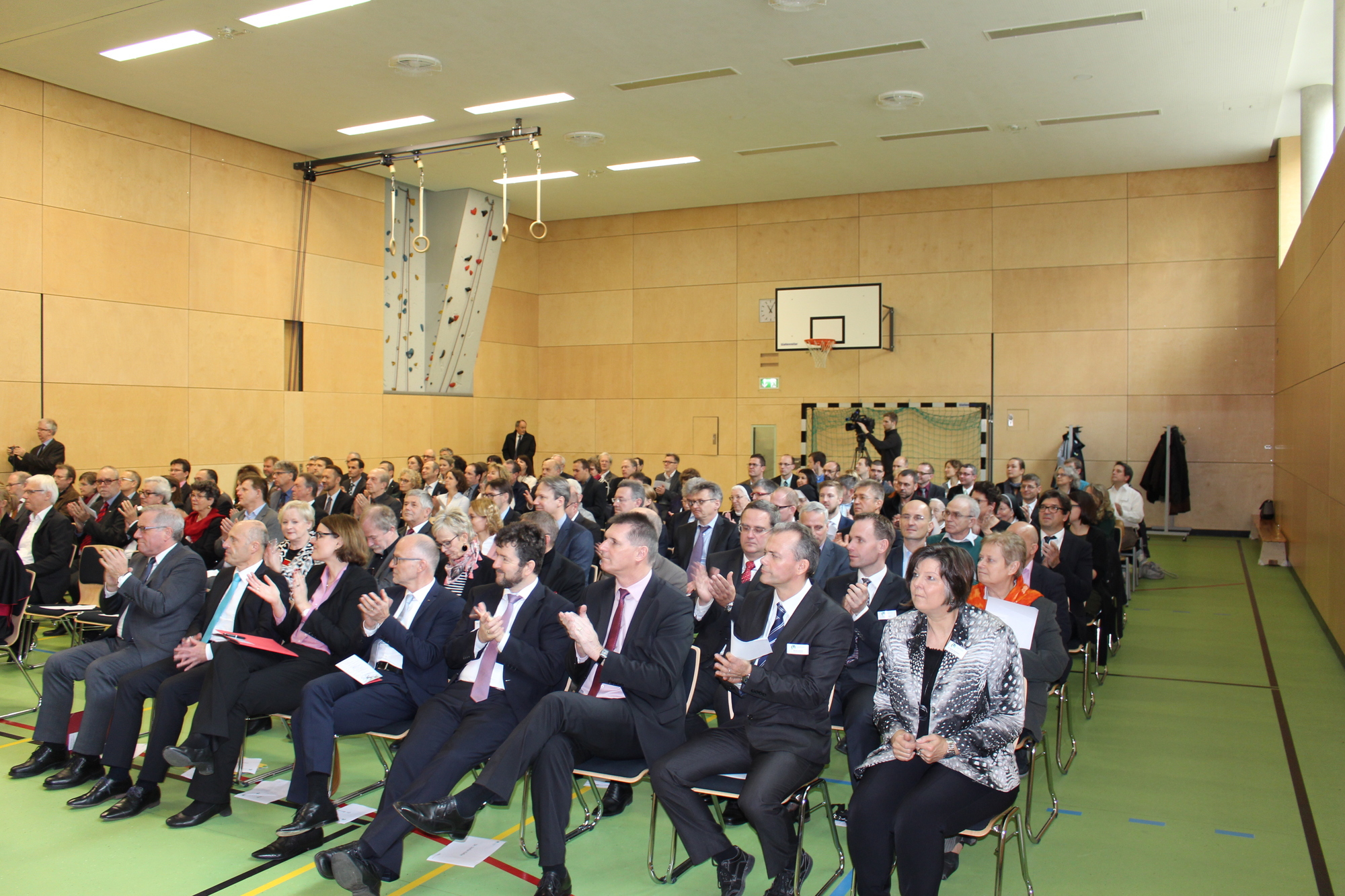 Die Einweihungs-Feier des neuen Hauptgebäudes am Josefinum. Foto: B4B WIRTSCHAFTSLEBEN SCHWABEN