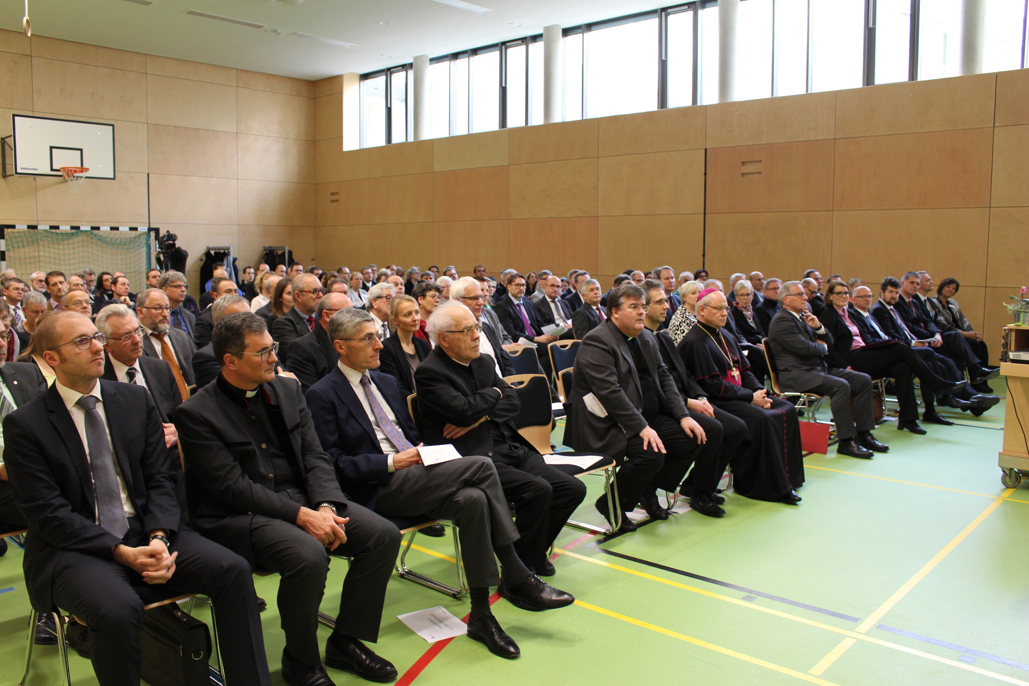 Die Einweihungs-Feier des neuen Hauptgebäudes am Josefinum. Foto: B4B WIRTSCHAFTSLEBEN SCHWABEN