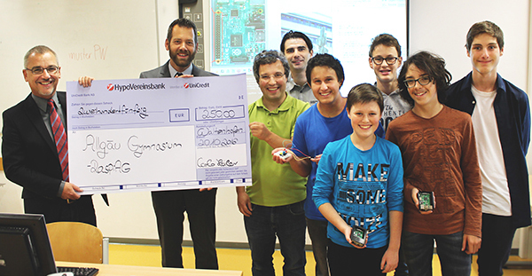 SCALTEL überreicht Spende an Gymnasium aus Kempten. Foto: SCALTEL AG