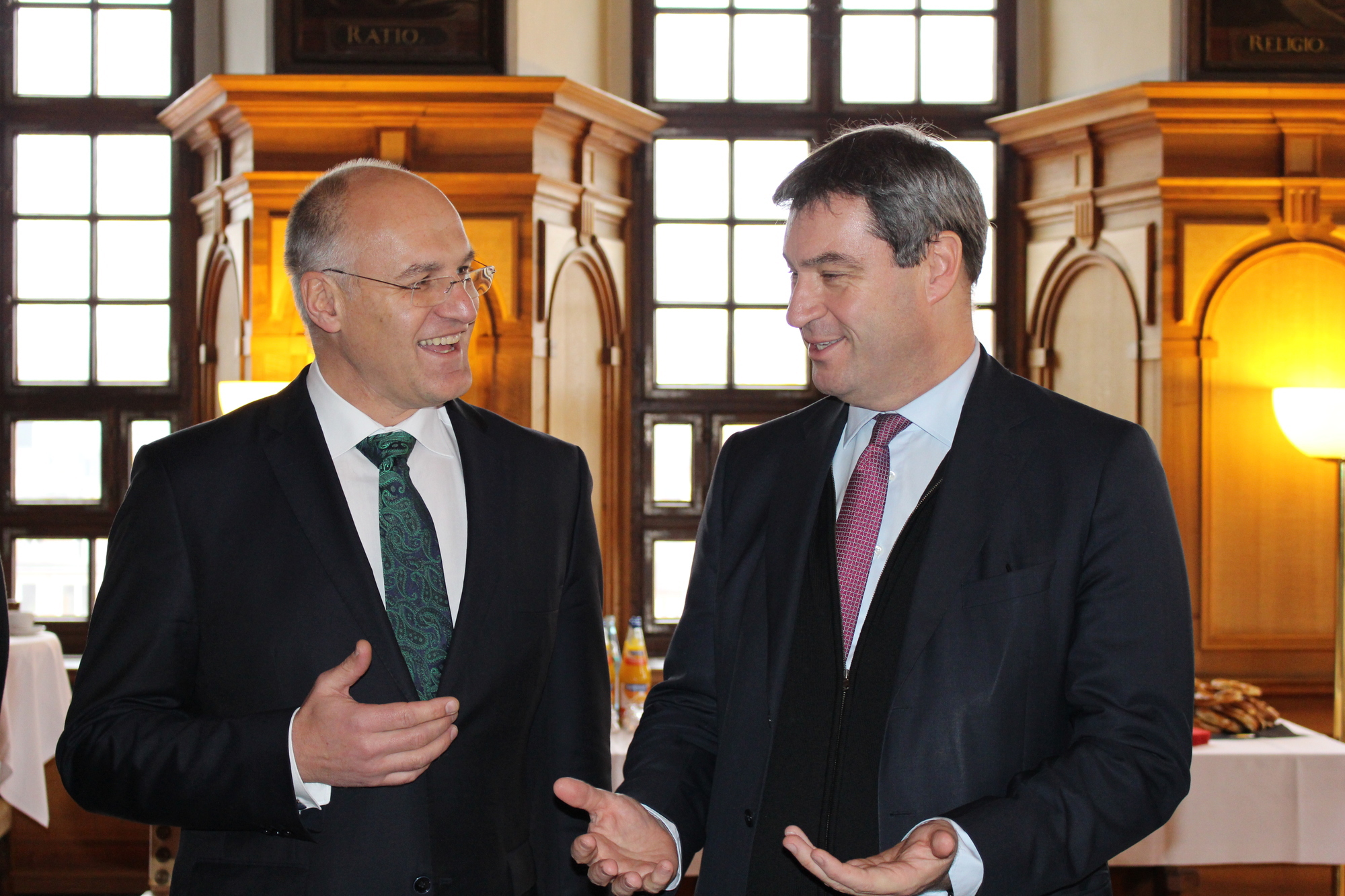 OB Dr. Kurt Gribl mit Minister Dr. Markus Söder. Foto: B4B WIRTSCHAFTSLEBENS SCHWABEN