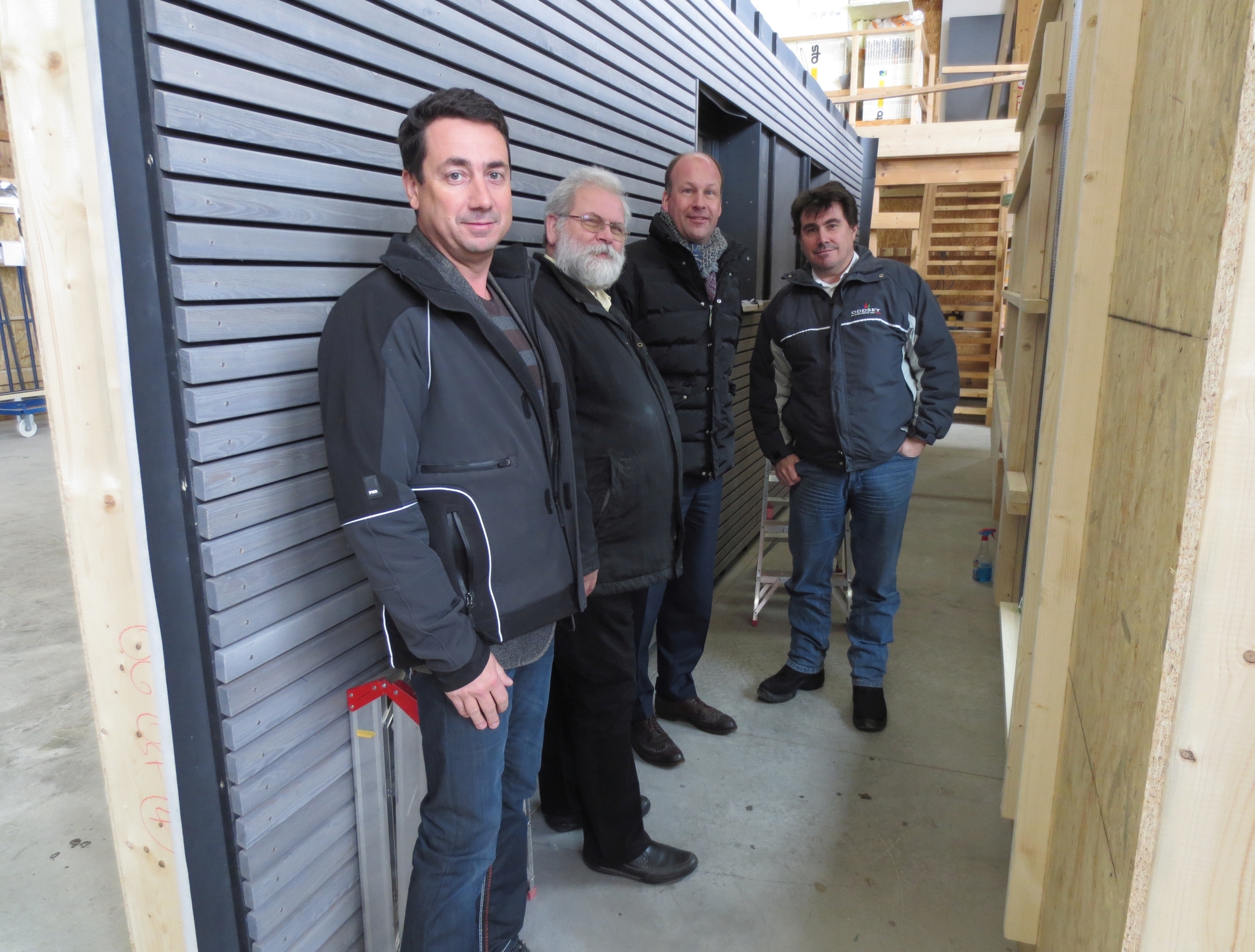 Thomas Wittmann, Bürgermeister Karl Hörmann, Landrat Martin Sailer und Robert Wittmann. Foto: Landratsamt Augsburg