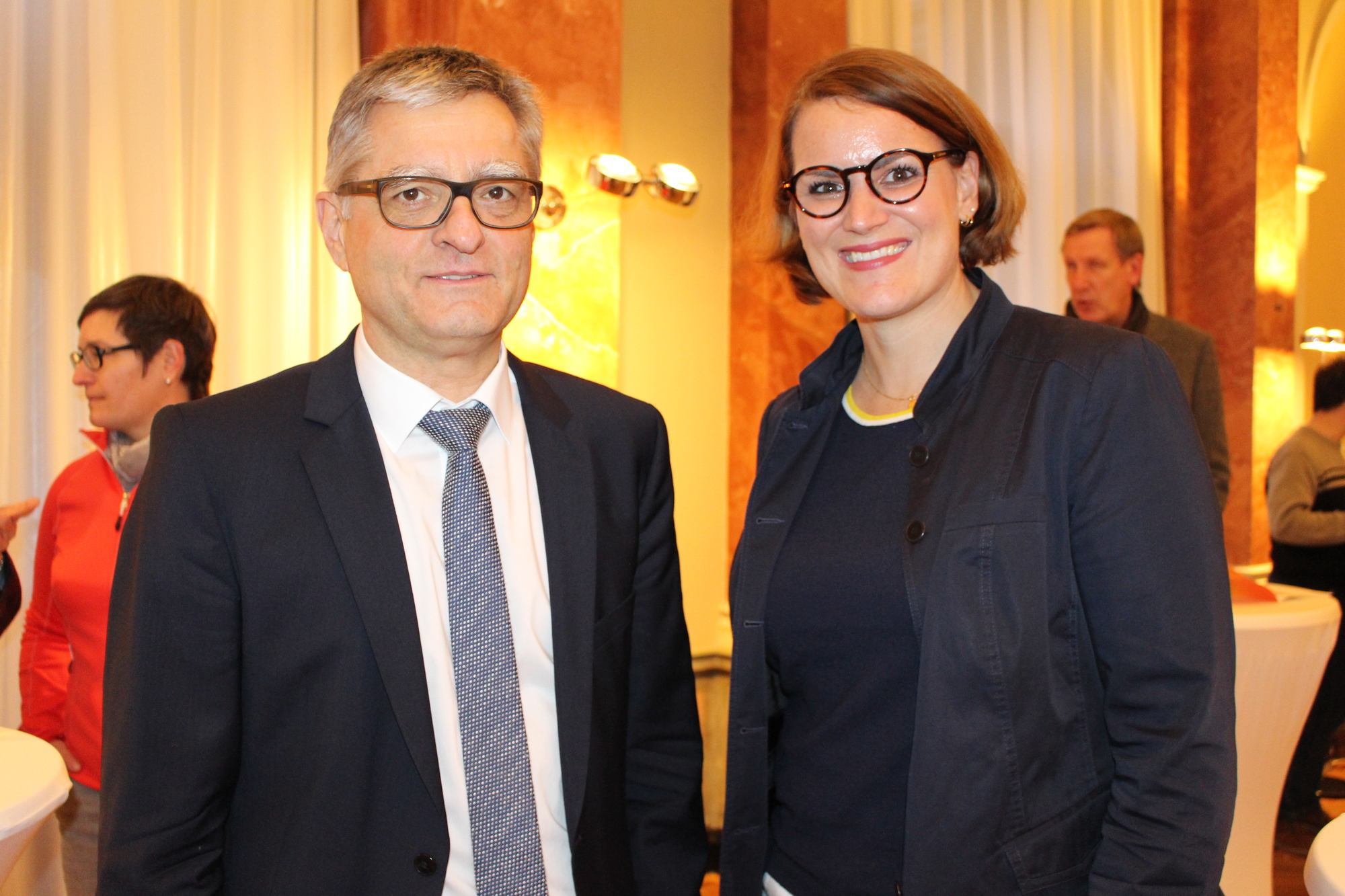 Alfred Müllner und Eva Weber. Foto: Rebecca Weingarten / B4B WIRTSCHAFTSLEBEN SCHWABEN