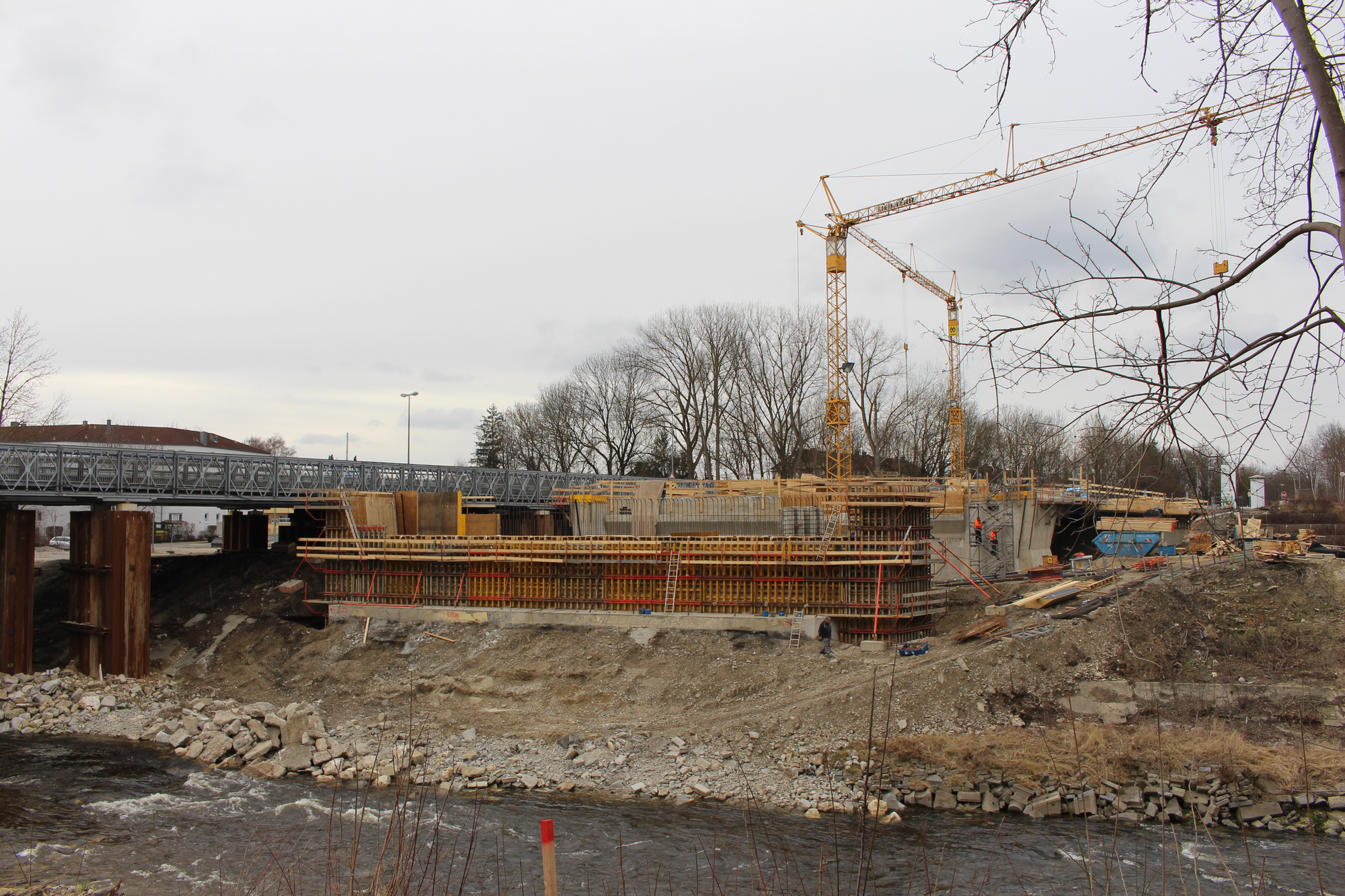 Die Ackermann-Brücke in Augsburg nimmt Gestalt an. Foto: Iris Zeilnhofer/B4B WIRTSCHAFTSLEBEN SCHWABEN