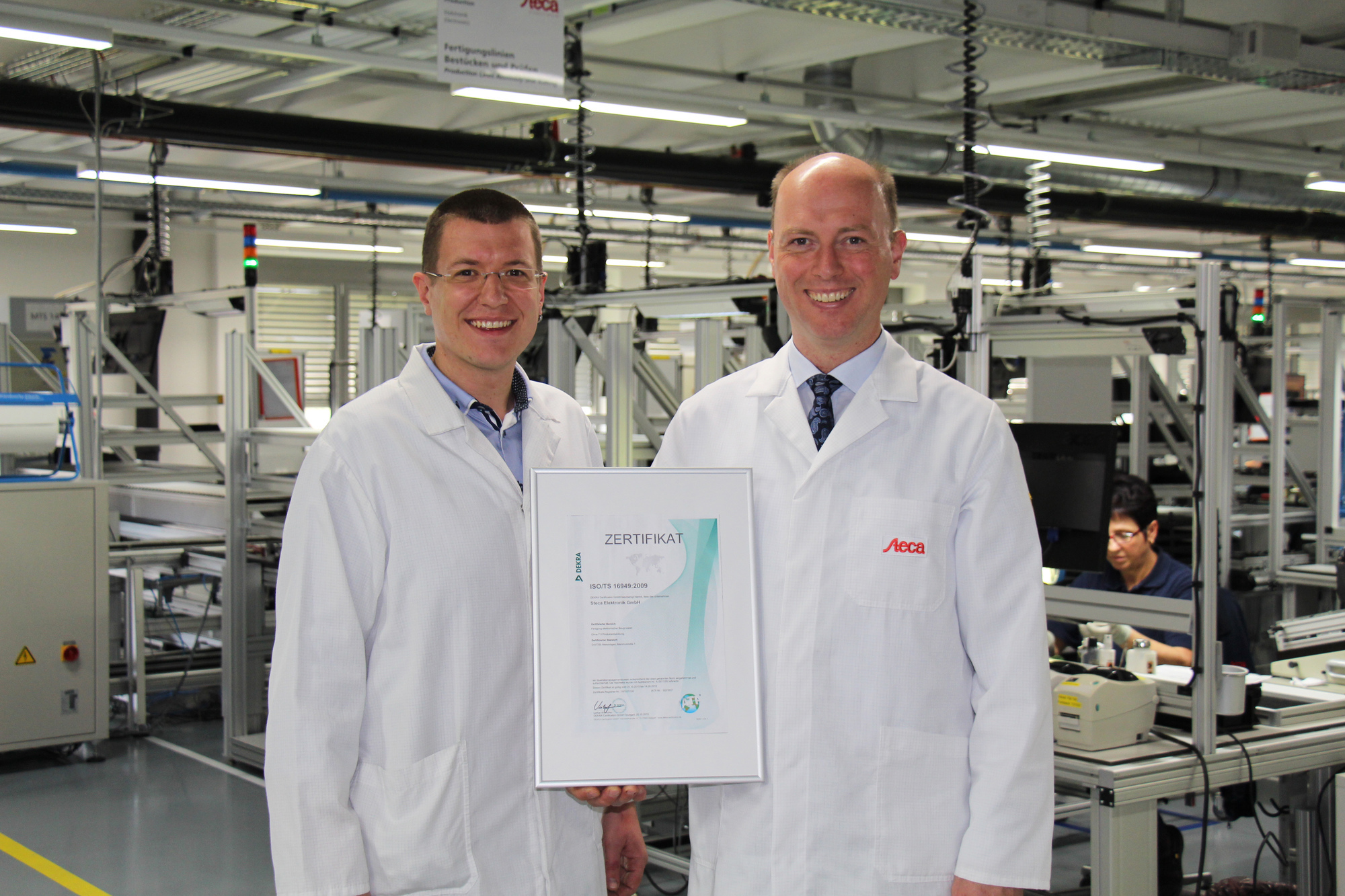 Florian Hofbauer, Leiter Qualitätsmanagement, und Geschäftsführer Dr. Gerald Katzler. Foto. Steca Elektronik GmbH