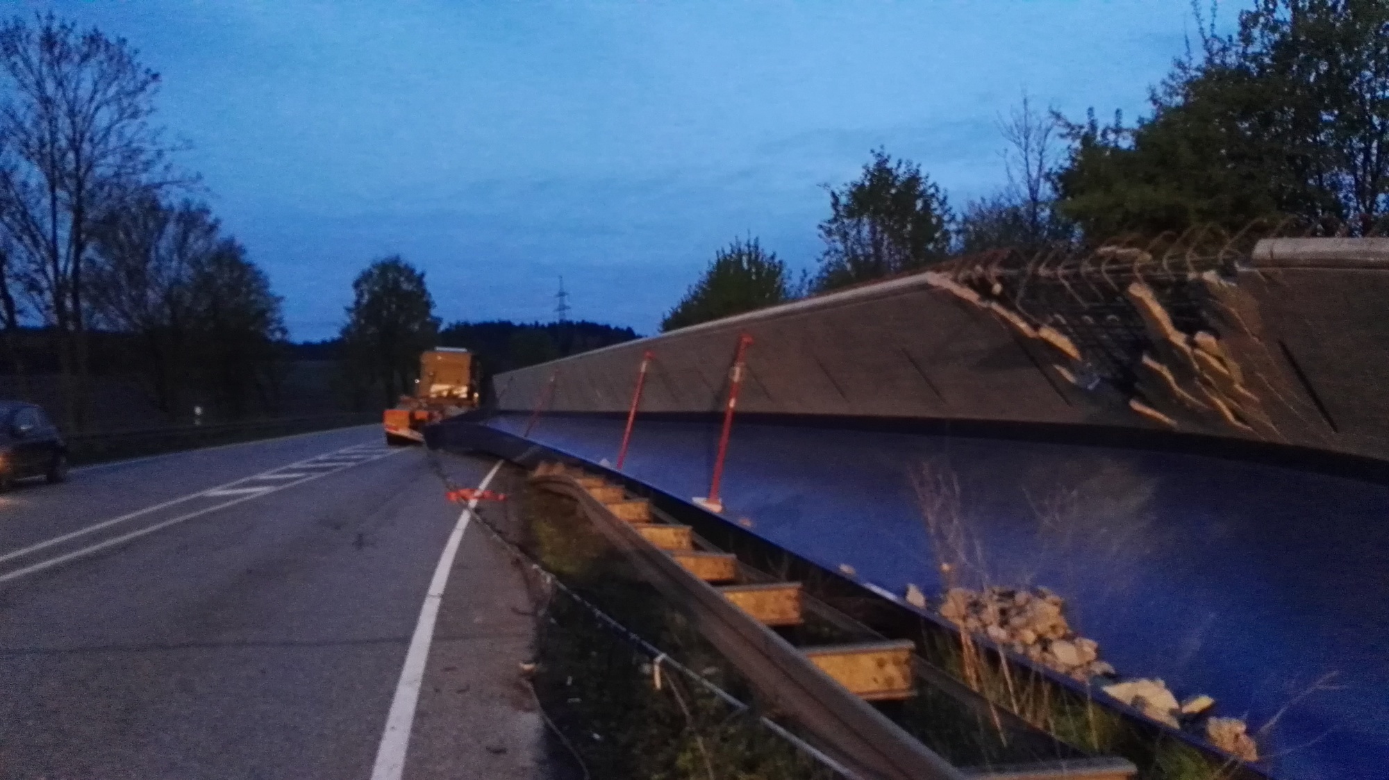 Die Unfallstelle an der B300. Foto: Polizei