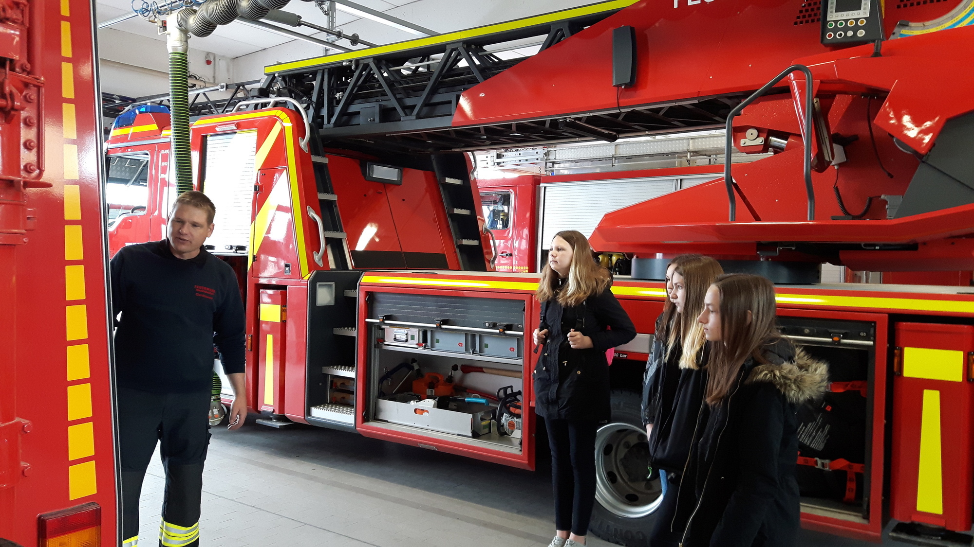 Beim Girls'Day bei der Feuerwehr Marktoberdorf. Foto: Landratsamt Ostallgäu