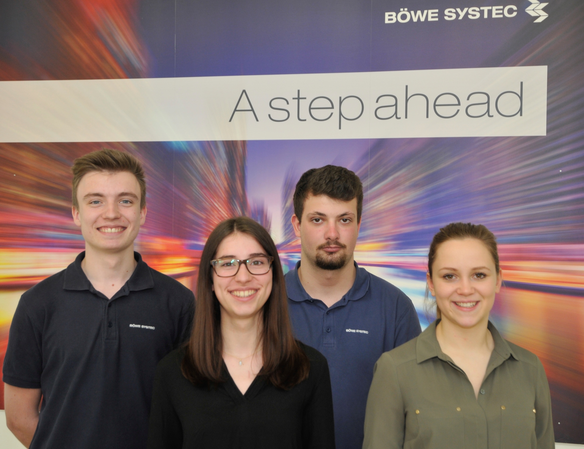Die BÖWE SYSTEC GmbH verabschiedet ihre Absolventen. Foto: BÖWE SYSTEC