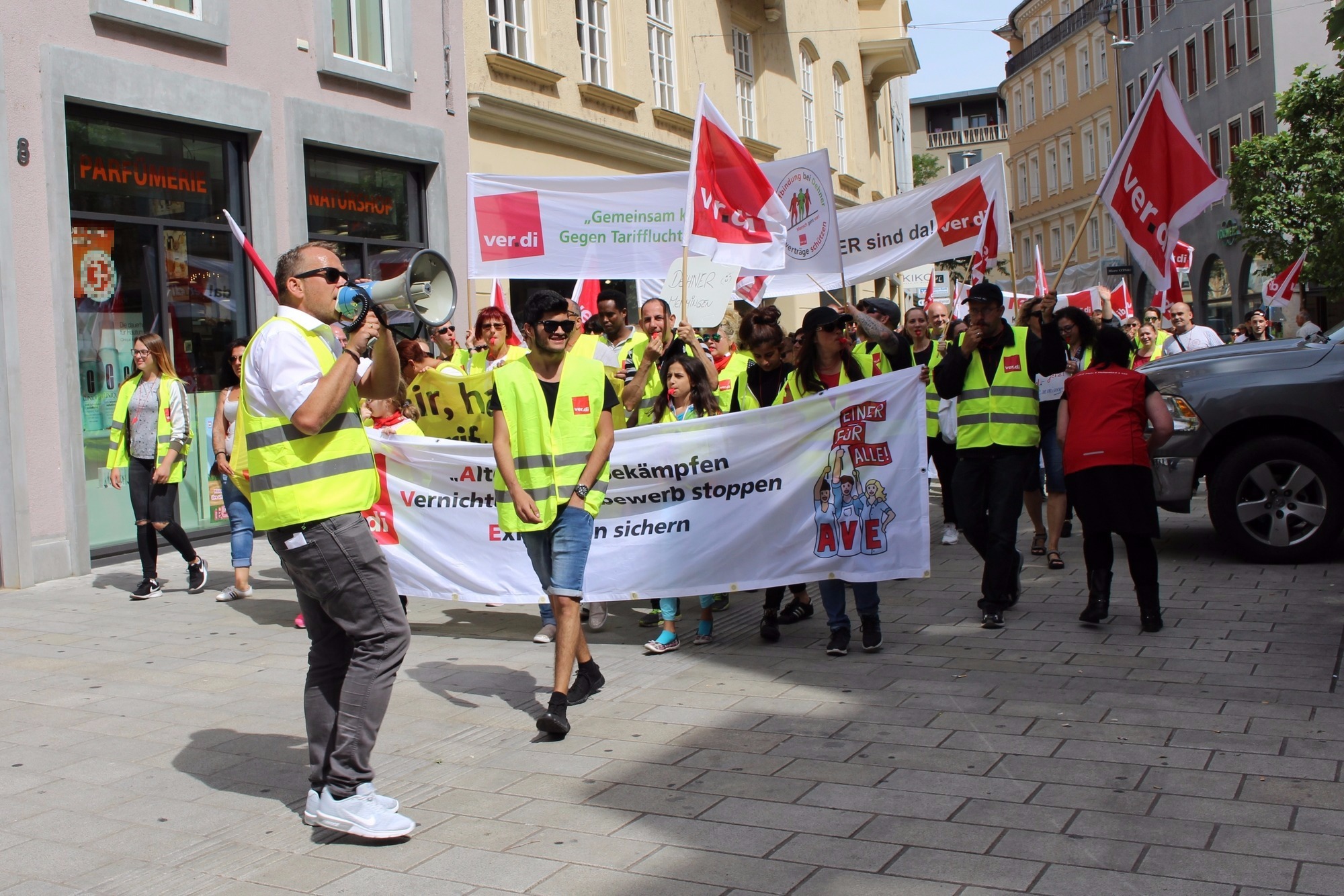 Der heutige ver.di-Streik zog sich durch die Augsburger Innenstadt. Foto: Isabell Walter/B4B WIRTSCHAFTSLEBEN SCHWABEN