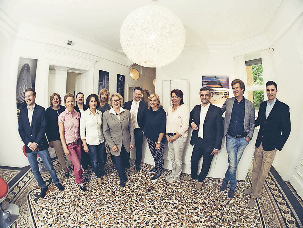 Fundierte Ausbildung und langjährige ­Erfahrung sind die Voraussetzung im Team mitzuarbeiten. Foto: Peter Wagner