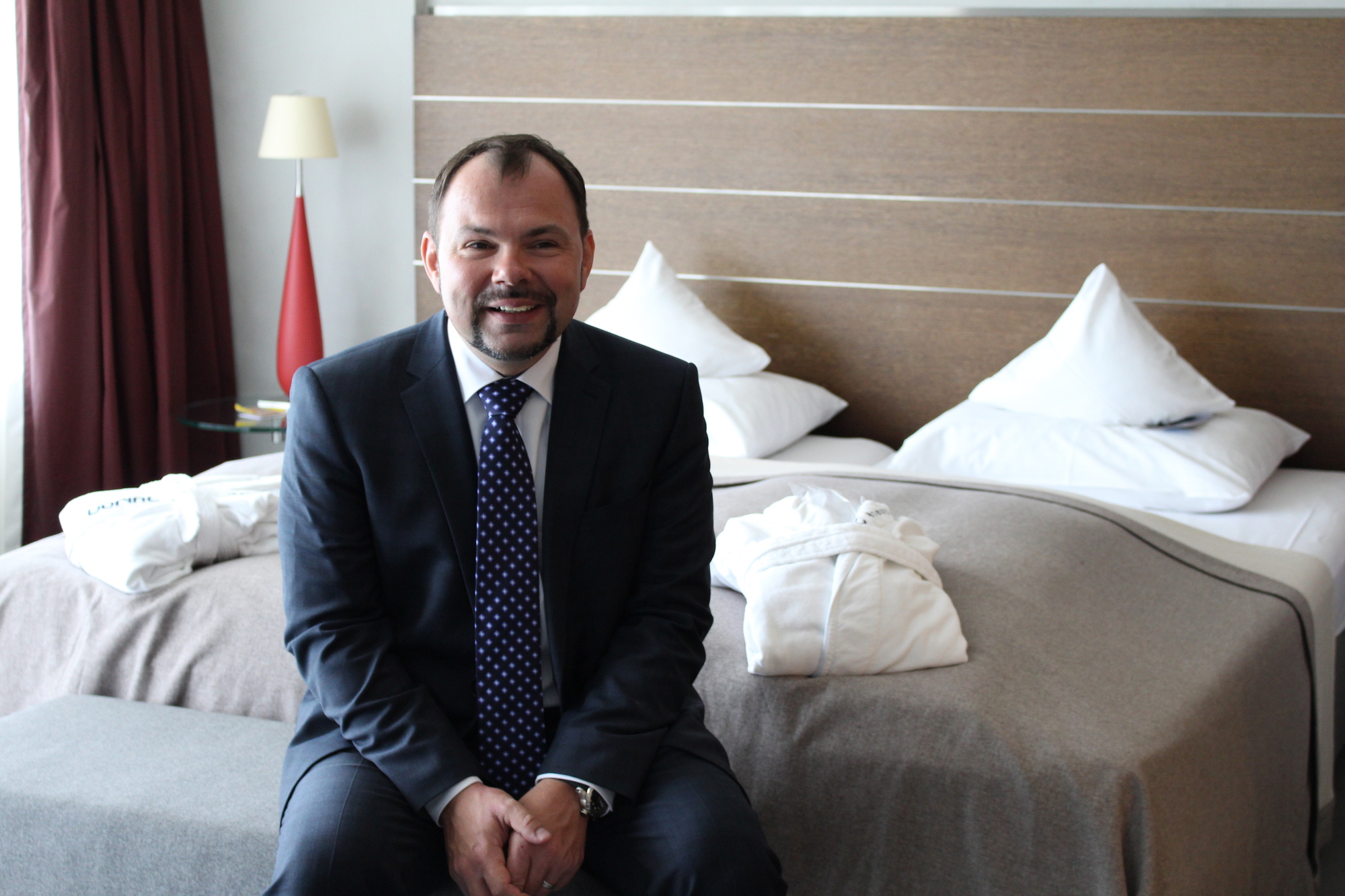 Carsten Dressler in der Komfort Suite.