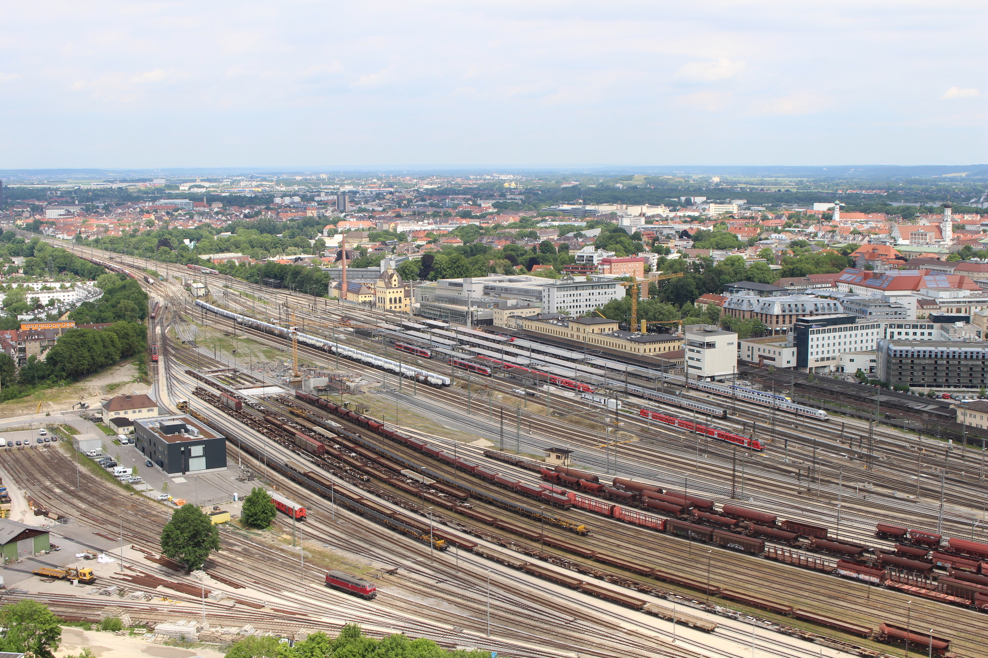 Ausblick über Augsburg: der Hauptbahnhof.