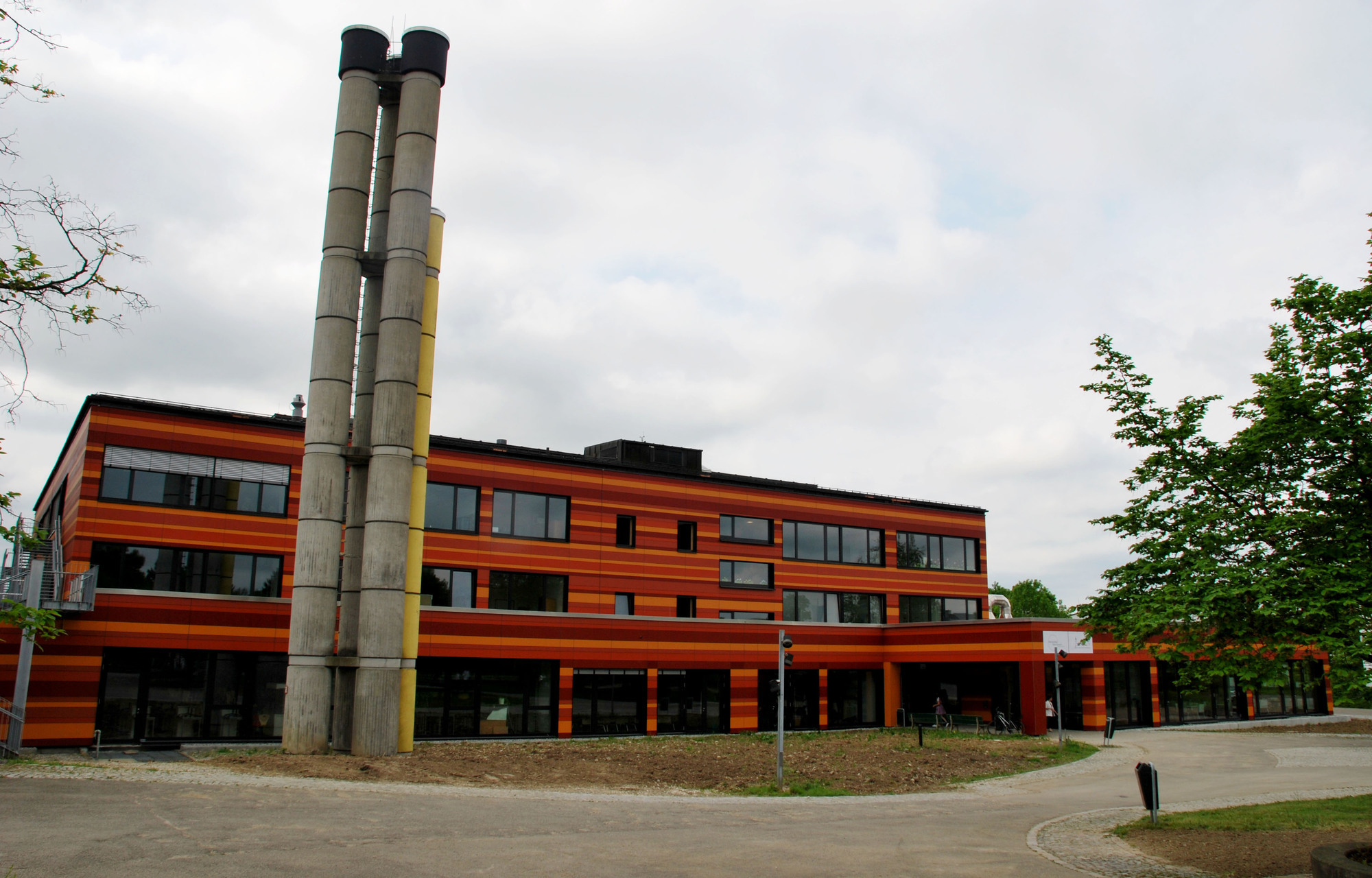 Das Schulzentrum in Babenhausen wurde für 13 Millionen Euro generalsaniert. Foto: Sylvia Rustler/Landratsamt Unterallgäu