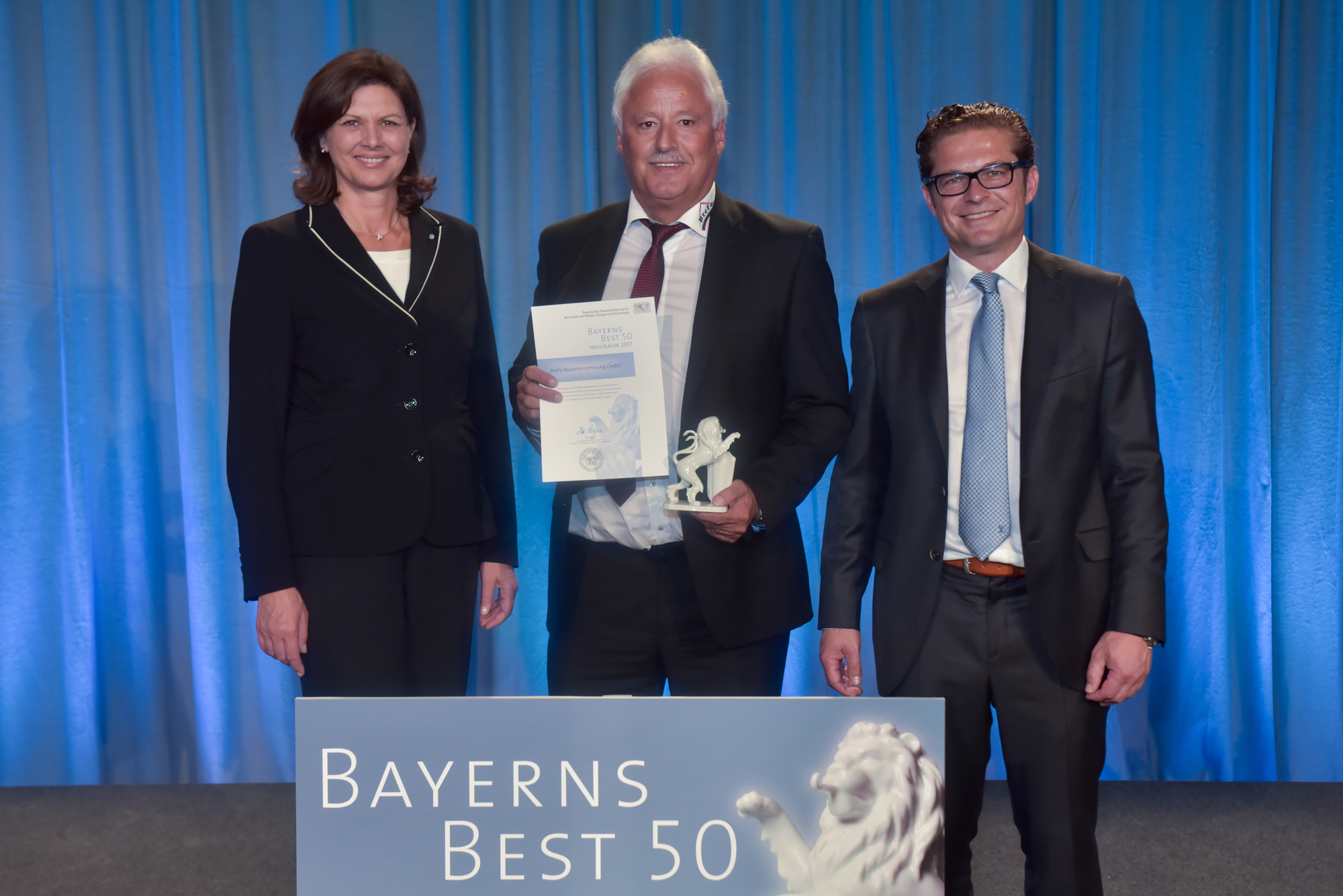 Ministerin Ilse Aigner, Geschäftsführer Gerhard Breher und Juror Tilmann Orth. Foto: StMWi/Siegbert Heuser