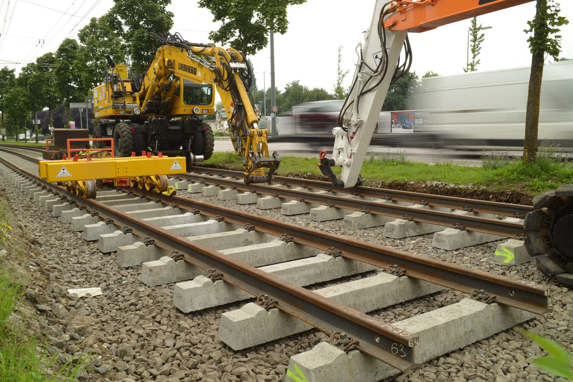 Die Straßenbahngleise der Linie 2 zwischen Schertlinstraße und Schafweidstraße werden erneuert. Foto: swa / Alexander Bauer