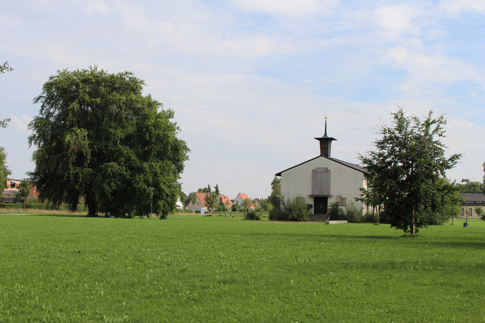 Die Gewerbeflächen und Wohnräume werden im Sheridan Park durch einen Grünstreifen miteinander verbunden.
