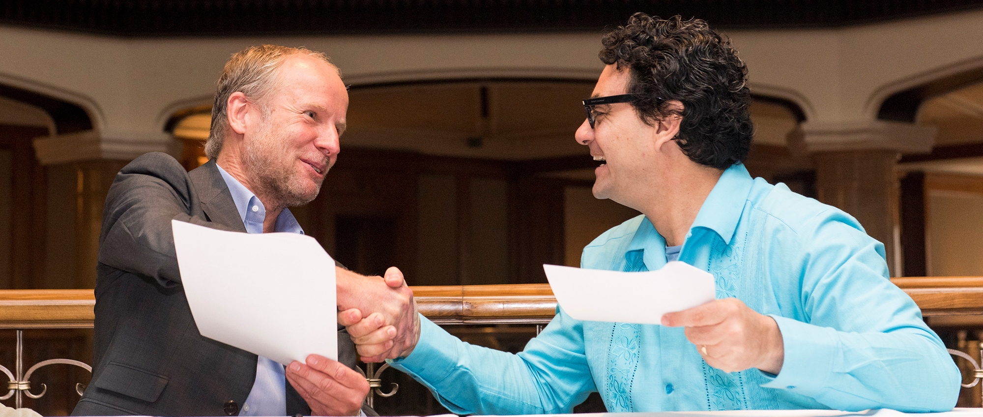 Rolando Villazón (rechts) startet zum 1. September bei Klassik Radio. Foto: Alexander Klebe/Westin Grand Berlin