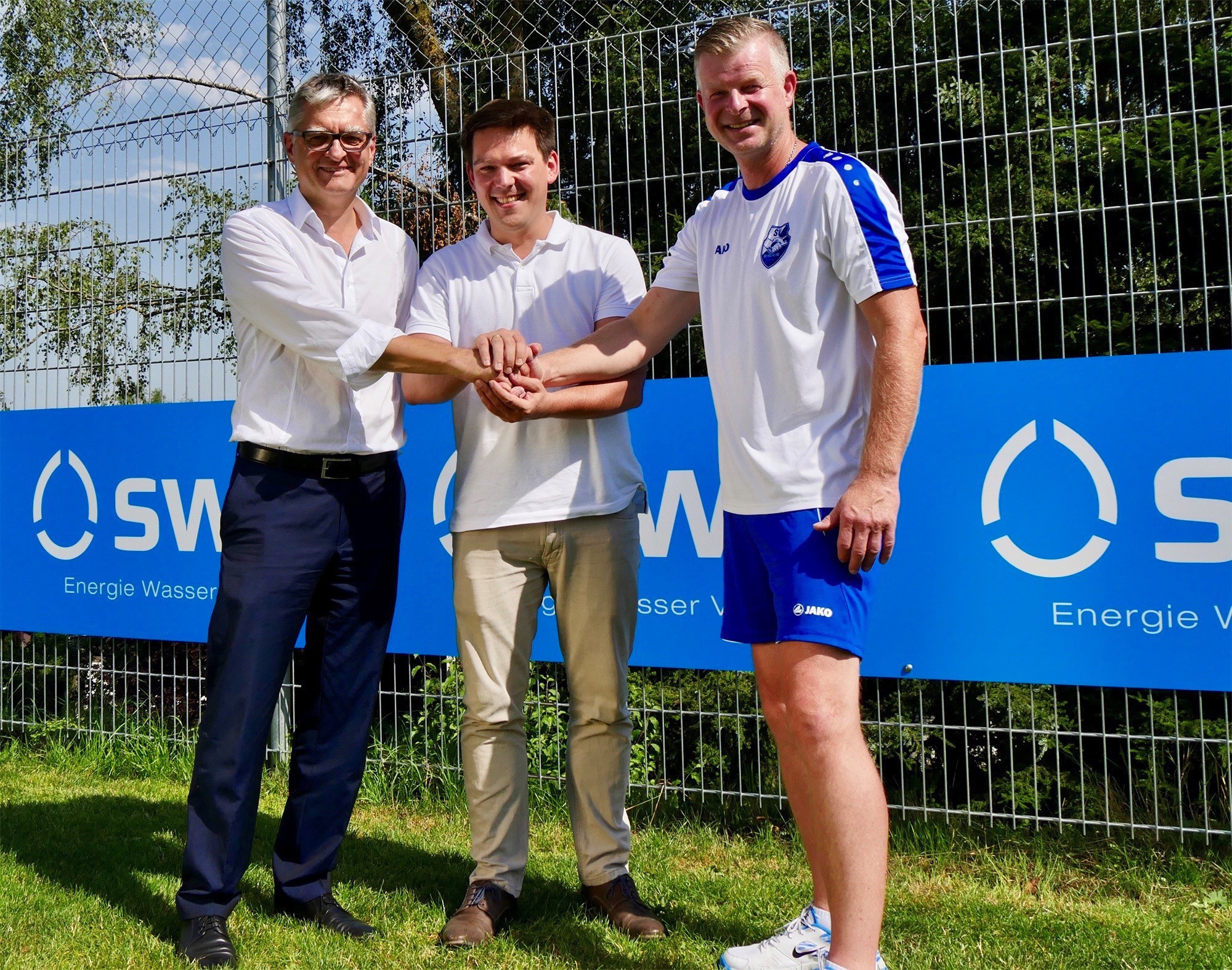 Die Stadtwerke Augsburg unterstützen künftig den SV Bergheim. Foto: swa/Sebastian Hirschmiller