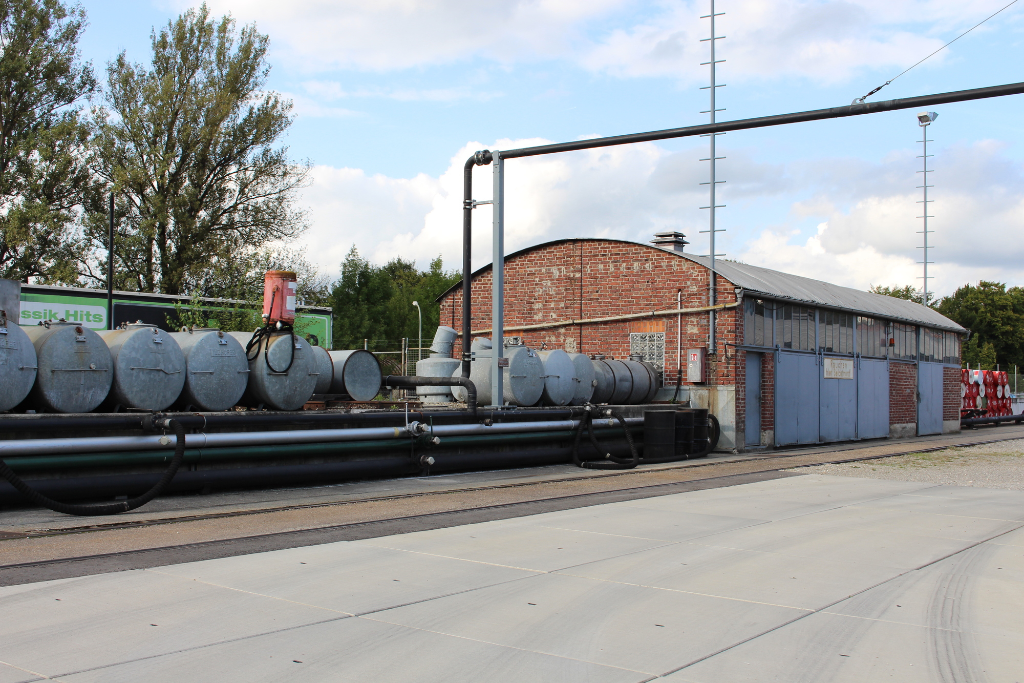 In unterirdischen Tanks wird das Heizöl gelagert.
