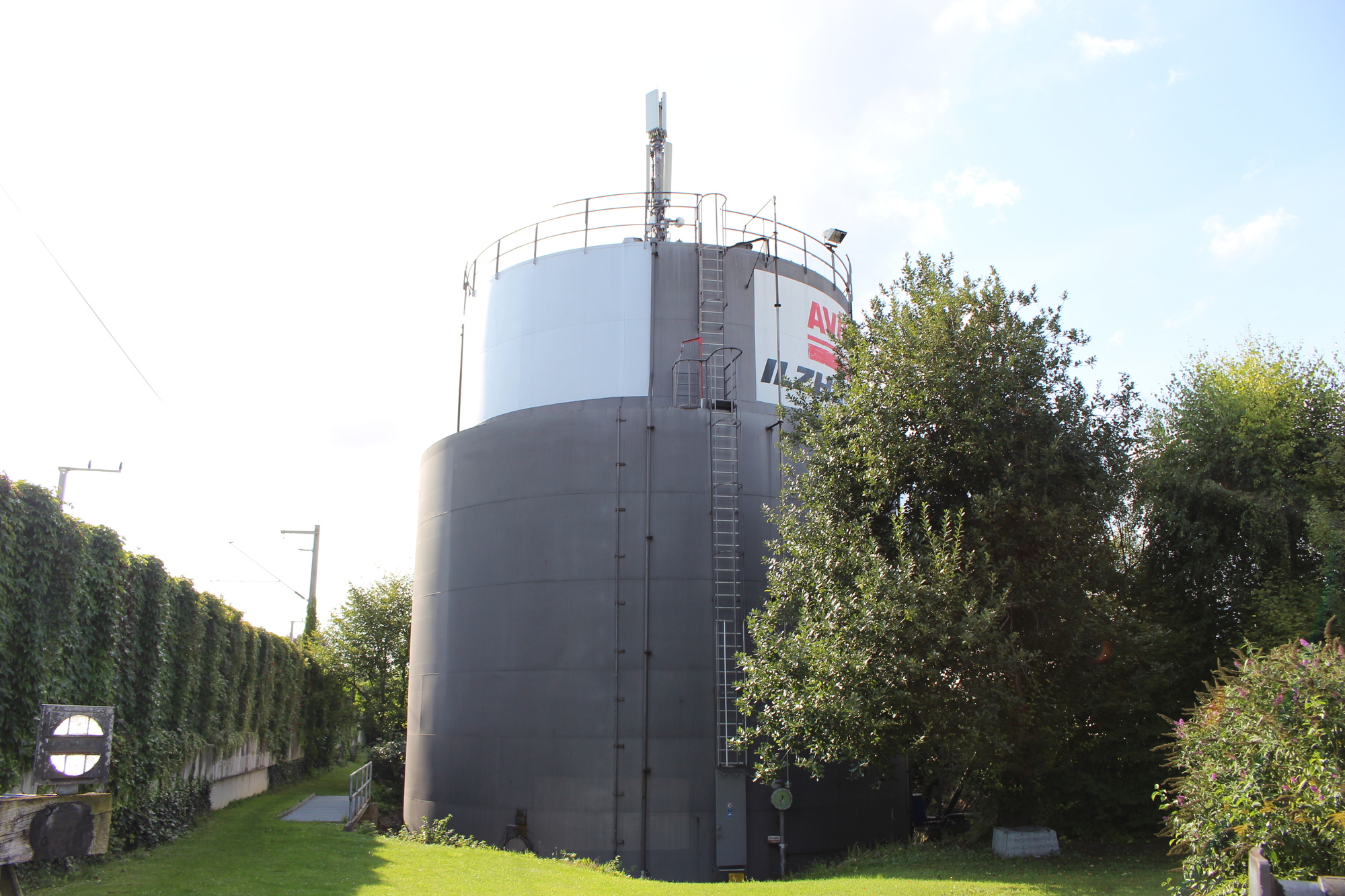 Ein Tank auf dem Firmengelände von ILZHÖFER.