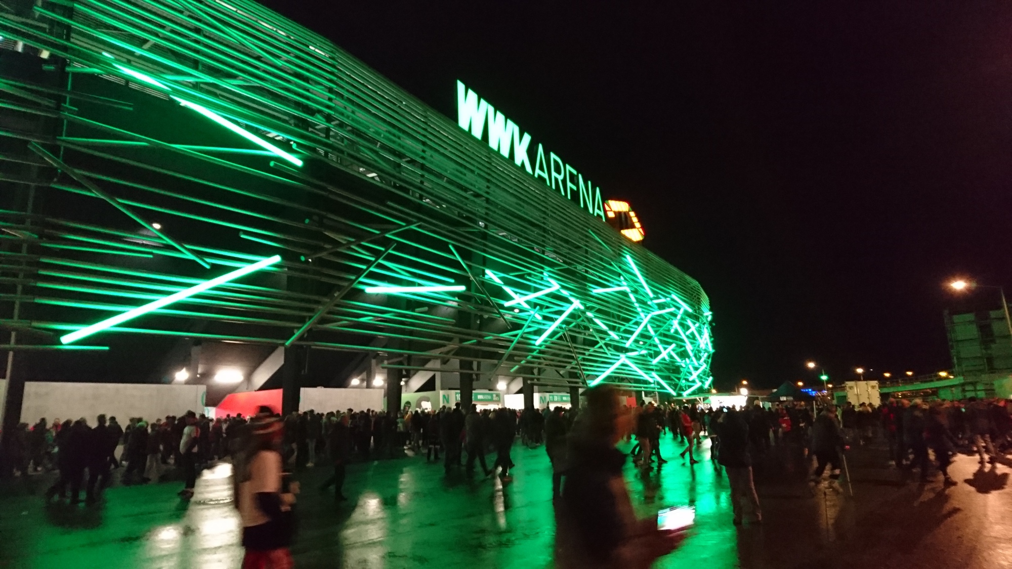 Die WWK ARENA nach dem 1:0 gegen RB Leipzig. Foto: Iris Zeilnhofer/B4B WIRTSCHAFTSLEBEN SCHWABEN