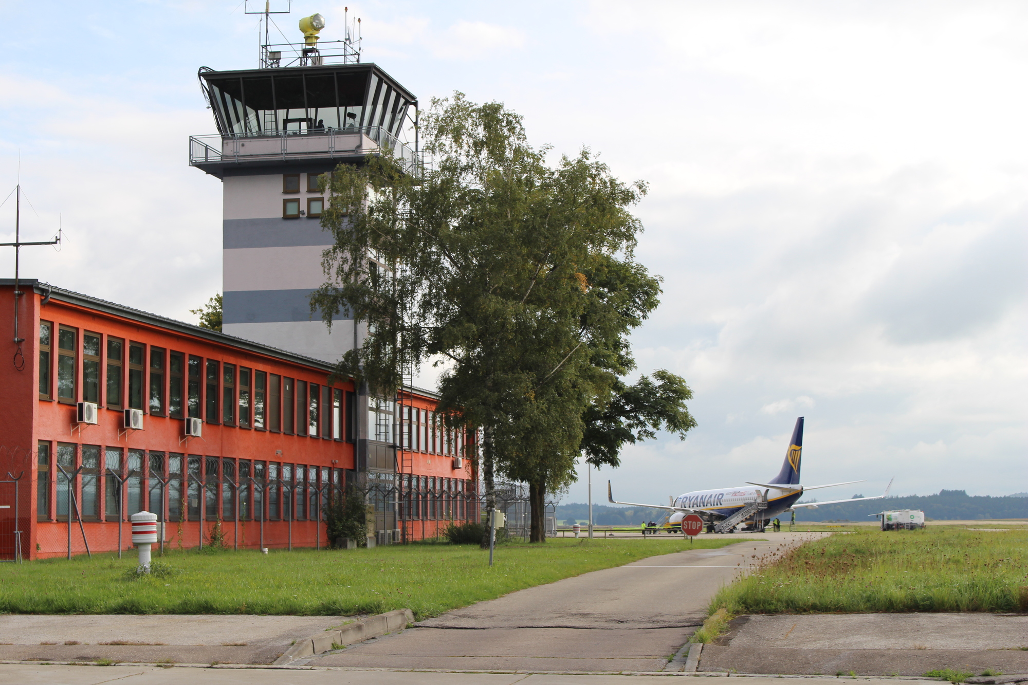 Eine Ryanair-Maschine am Flughafen Memmingen. Foto: Rebecca Weingarten/B4B WIRTSCHAFTSLEBEN SCHWABEN