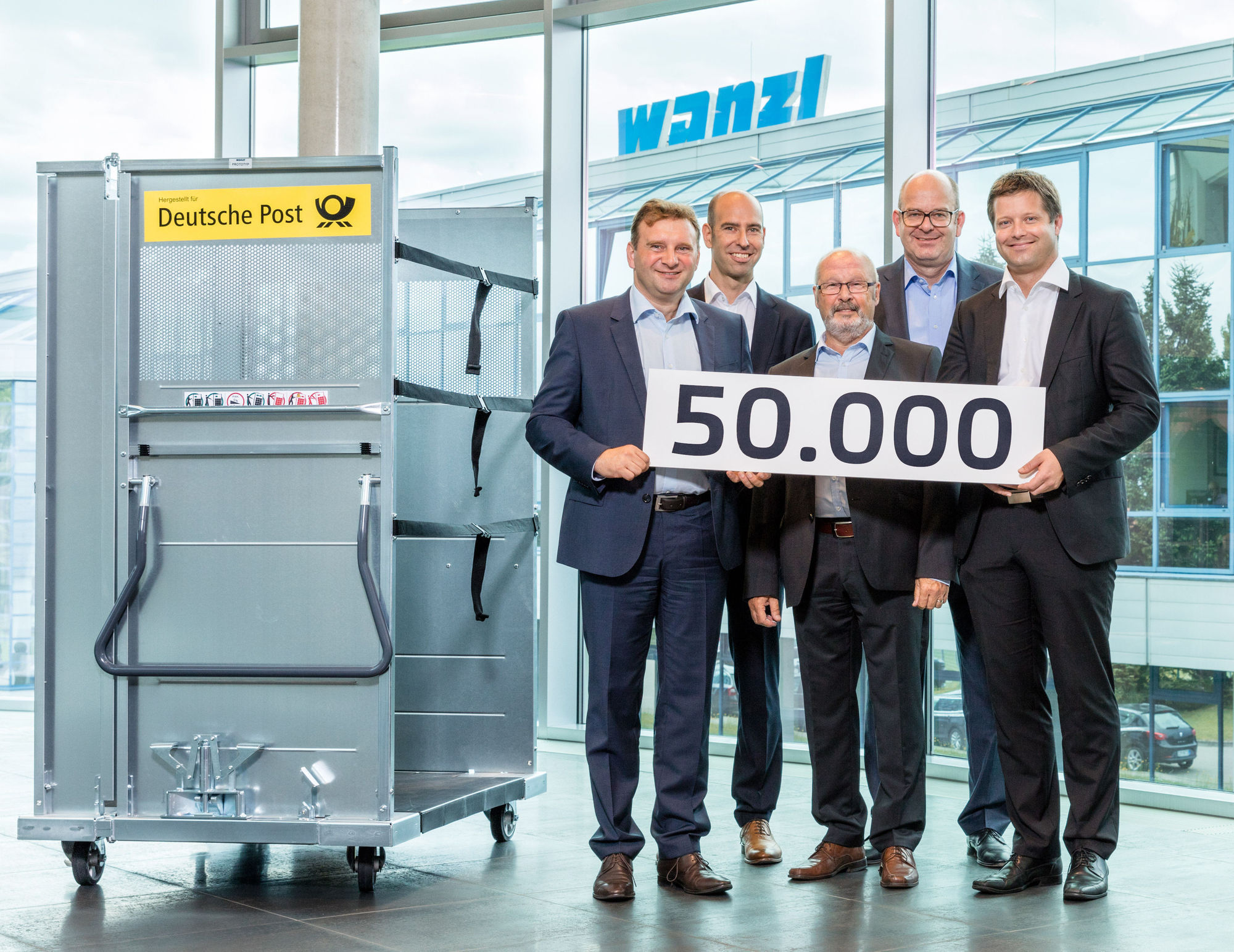 Wanzl hat bereits 50.000 Rollcontainer an die Deutsche Post DHL geliefert. Foto: Guntram Schindler/Wanzl Metallwarenfabrik GmbH