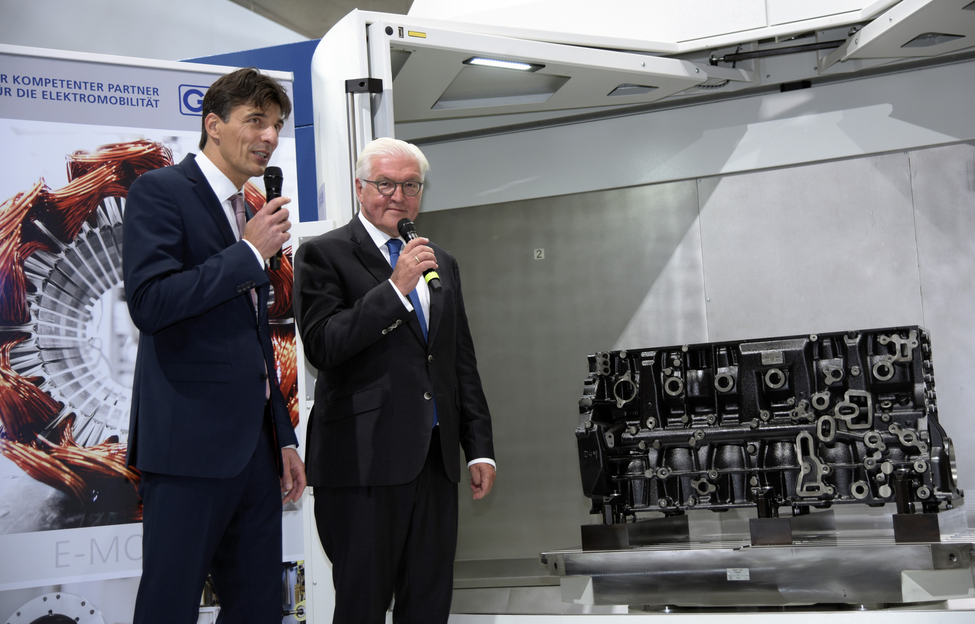 Christian Grob mit Frank-Walter Steinmeier. Foto: GROB-WERKE GmbH & Co. KG