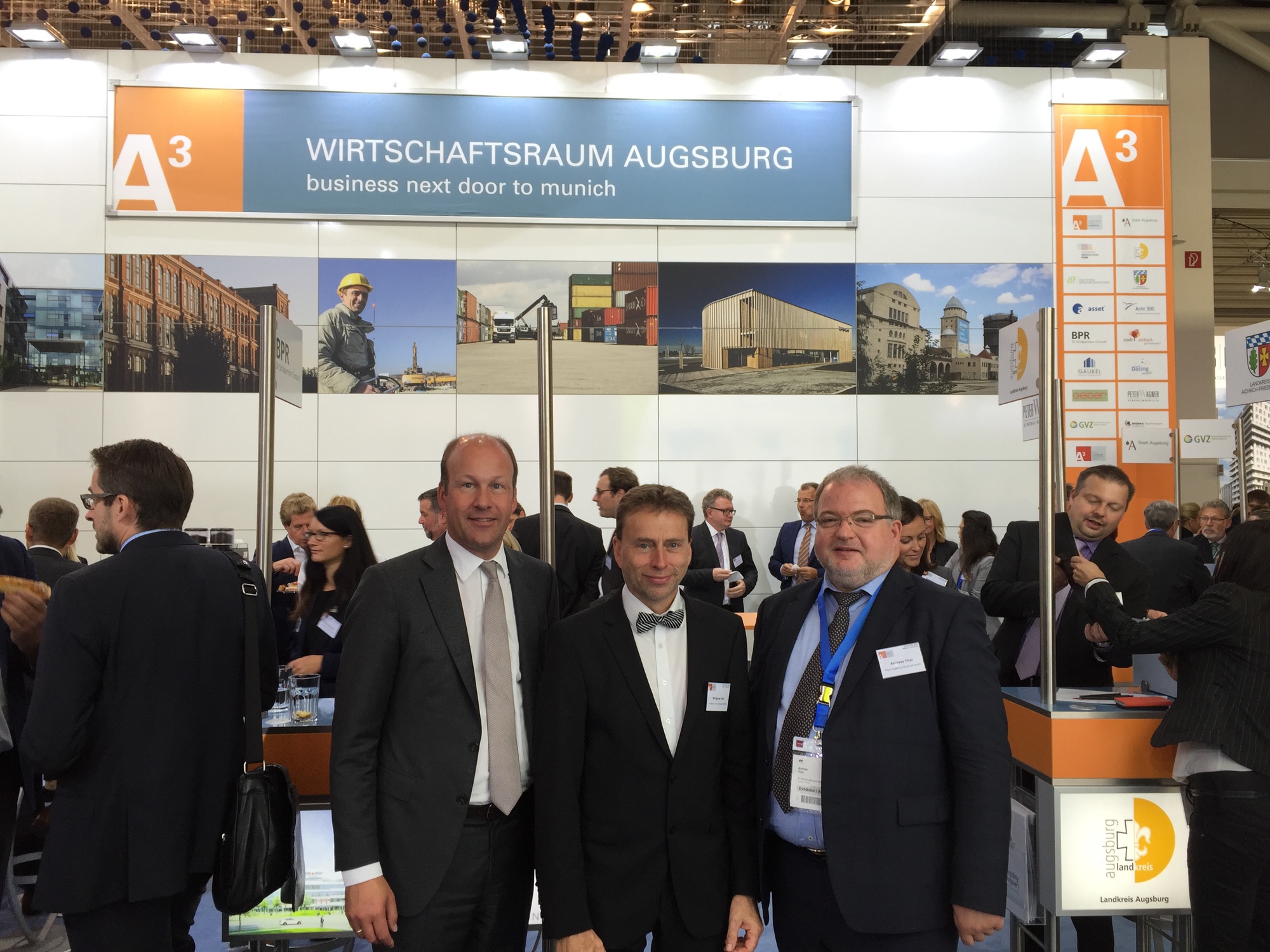 Landrat Martin Sailer, Wolfgang Hehl und Andreas Thiel auf der Expo Real 2016. Foto: Regio Augsburg Wirtschaft GmbH