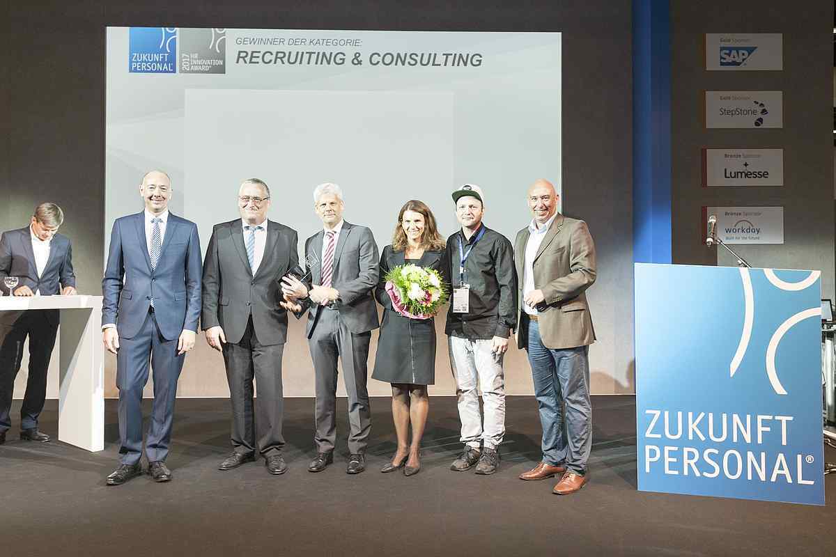 Die stolzen Gewinner des HR-Innovations-Awards. Foto: Eckert-Schulen