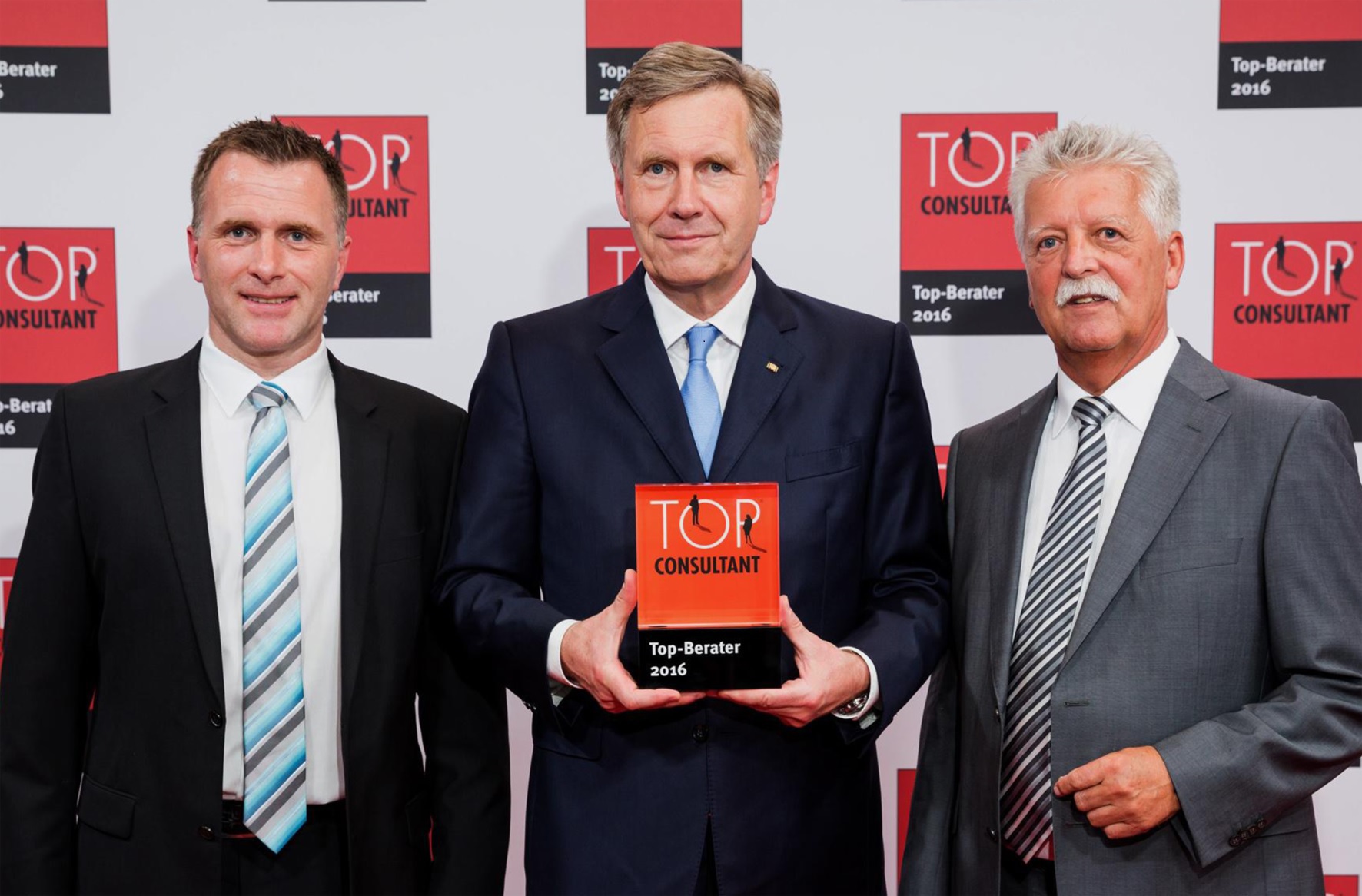 Bei der Preisverleihung. Foto: EuroConsult