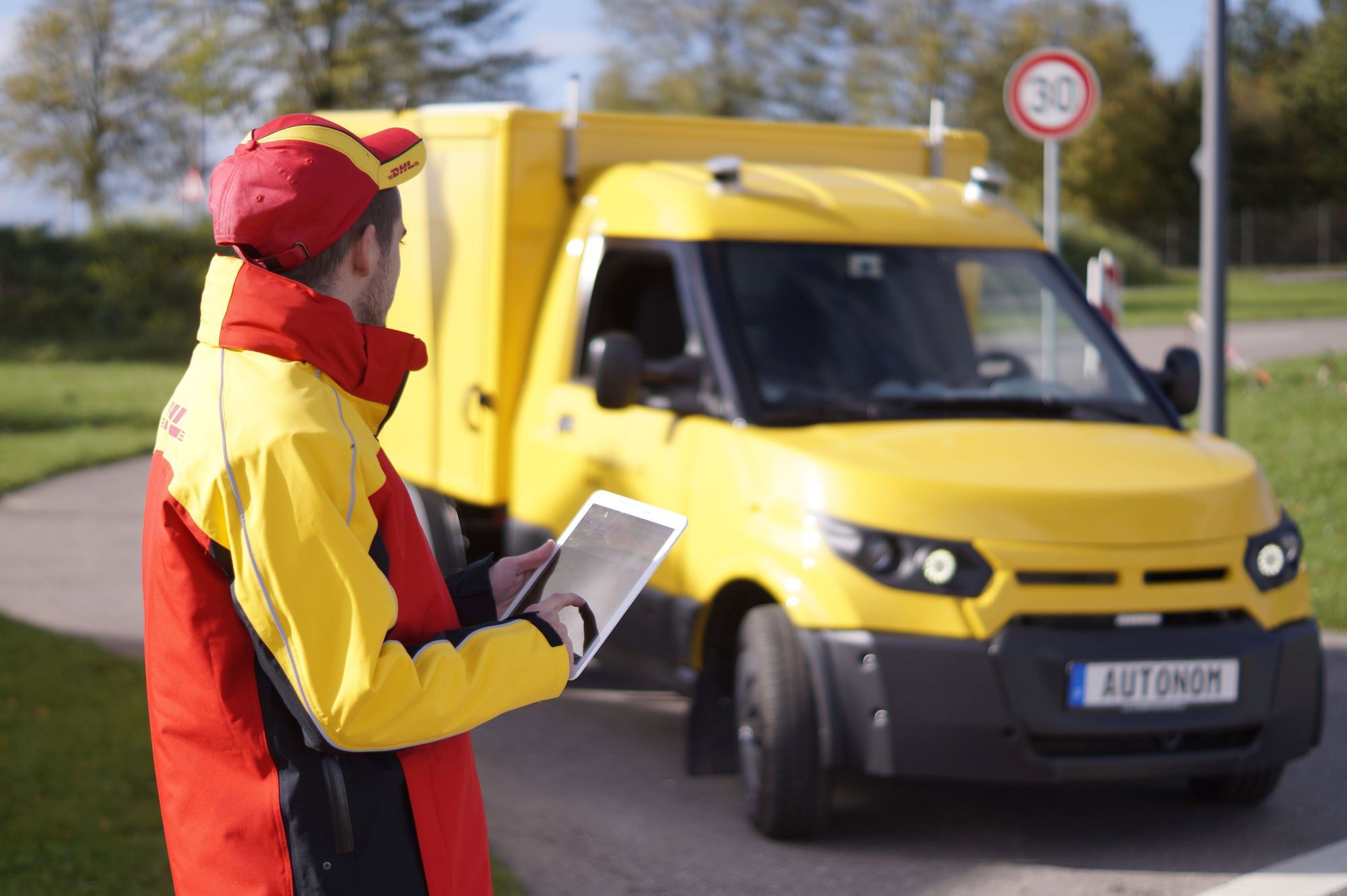 Mit Technik von ZF baut die Deutsche Post DHL Group ab 2018 eine Testflotte autonom fahrender Fahrzeuge auf. Foto: DPDHL