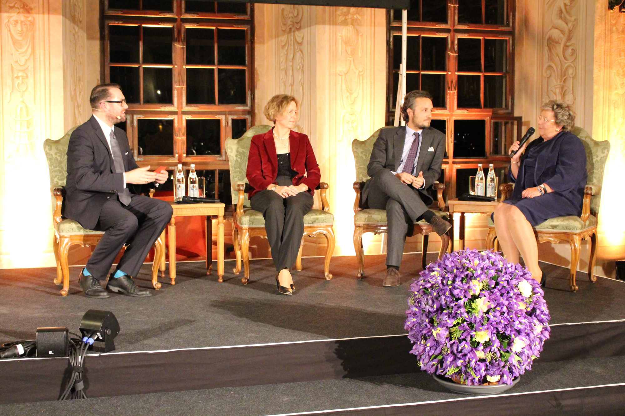 Talkrunde mit den Mitgliedern der Fugger'schen Familienseniorats. Foto: Iris Zeilnhofer/B4B WIRTSCHAFTSLEBEN SCHWABEN