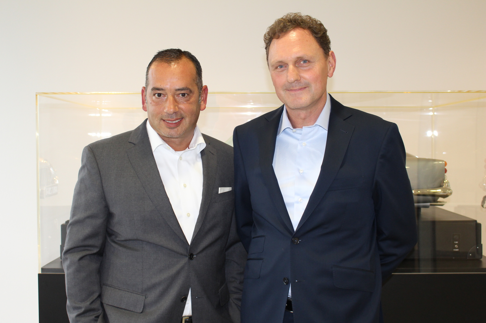 Gianluca Crestani, Vorstand Andreas Schmid Logistik AG, und Rudolf Franz, Vorstand voxeljet. Foto: B4B WIRTSCHAFTSLEBEN SCHWABEN
